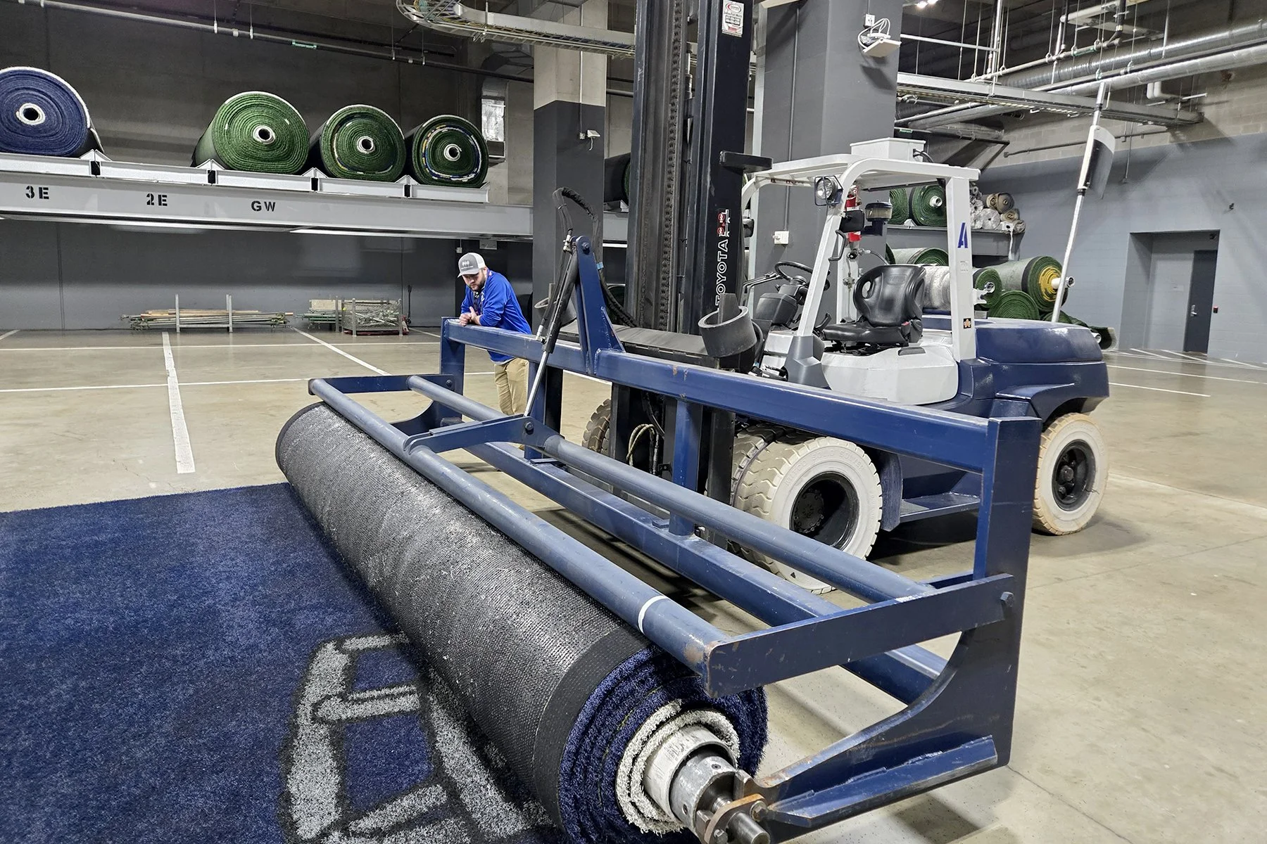 Synthetic turf equipment: turf roller