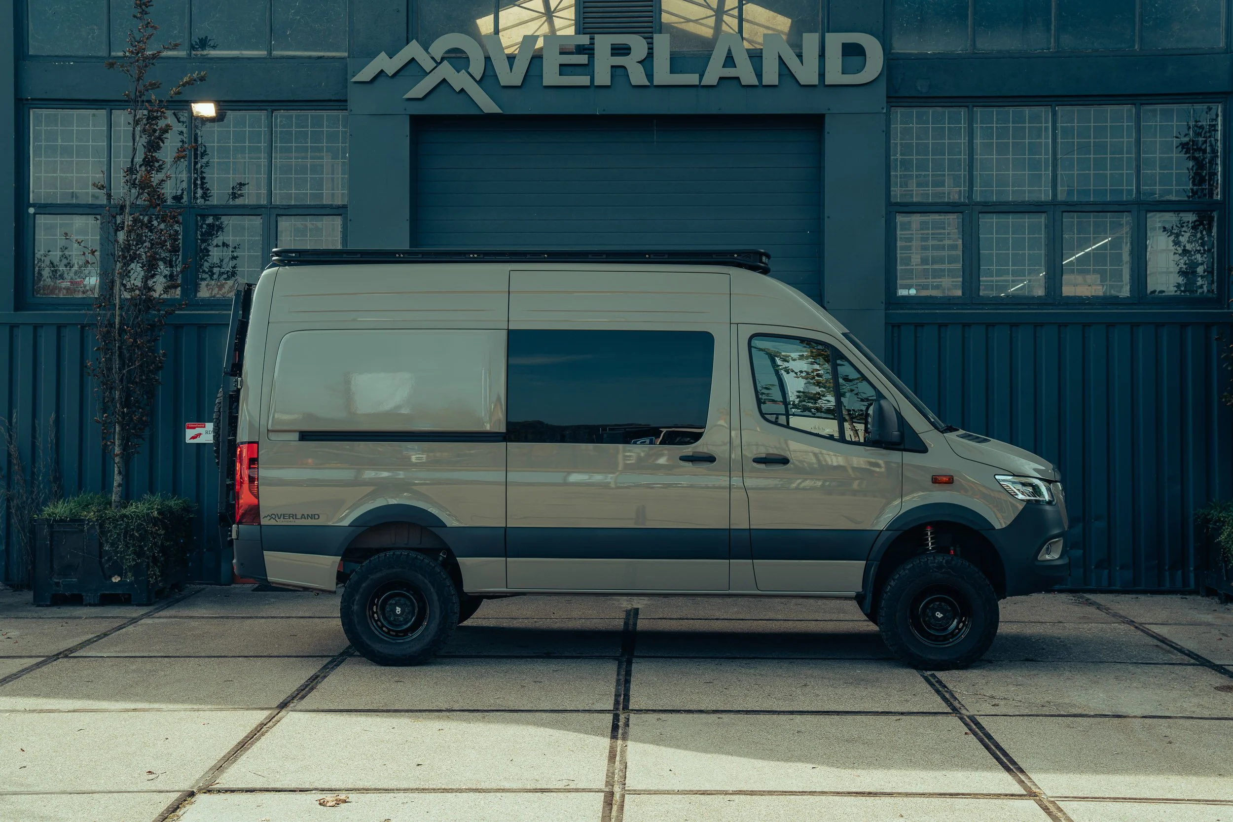 Overland Campers Sprinter (24Q433)-3.jpg