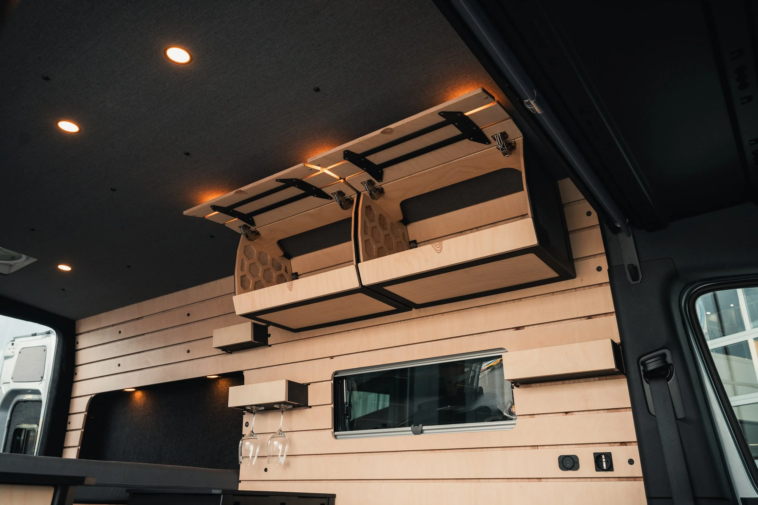 2025-08-18 Overland Campers Van Mossel-28.jpg