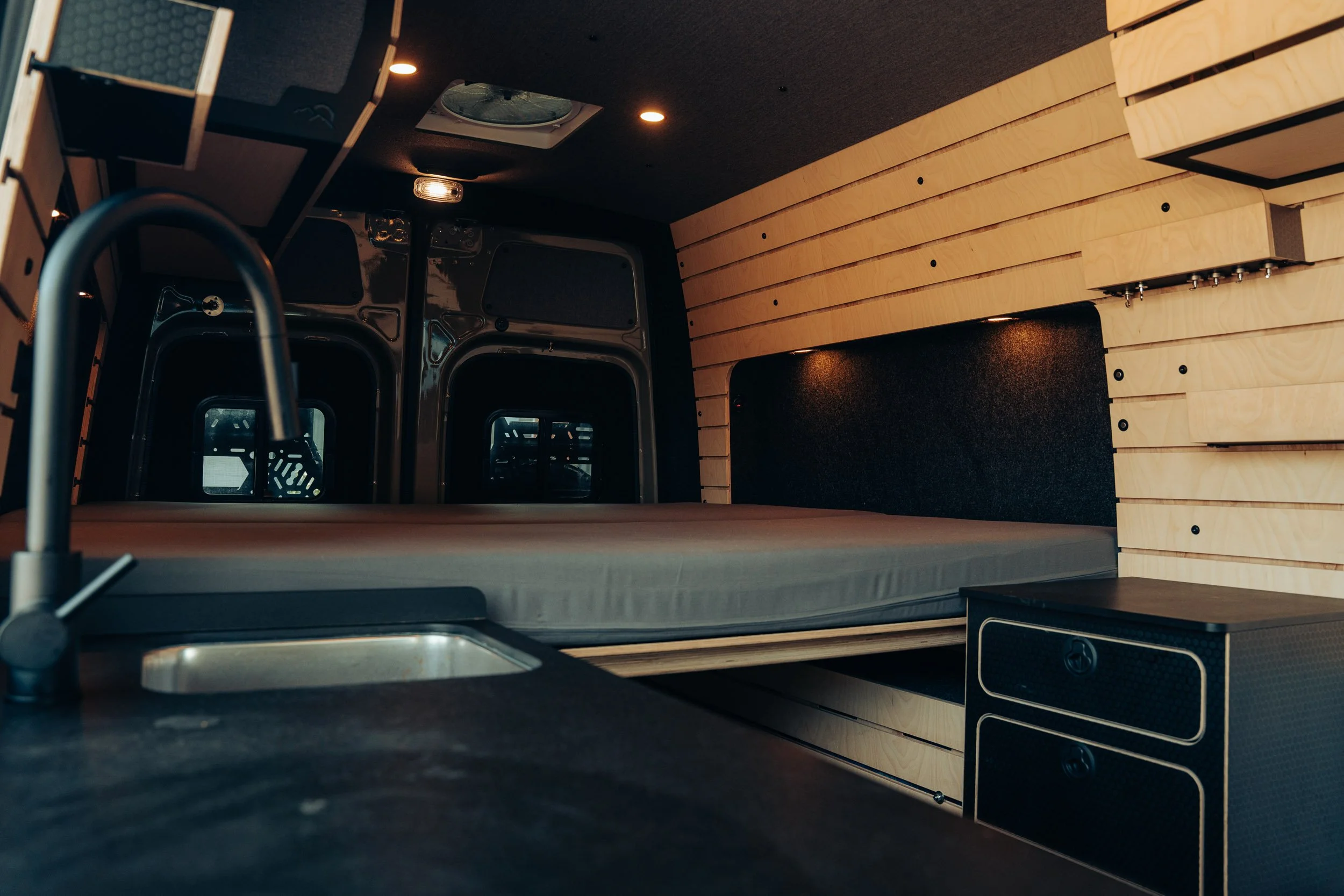 Overland Campers Sprinter (24Q433)-11.jpg
