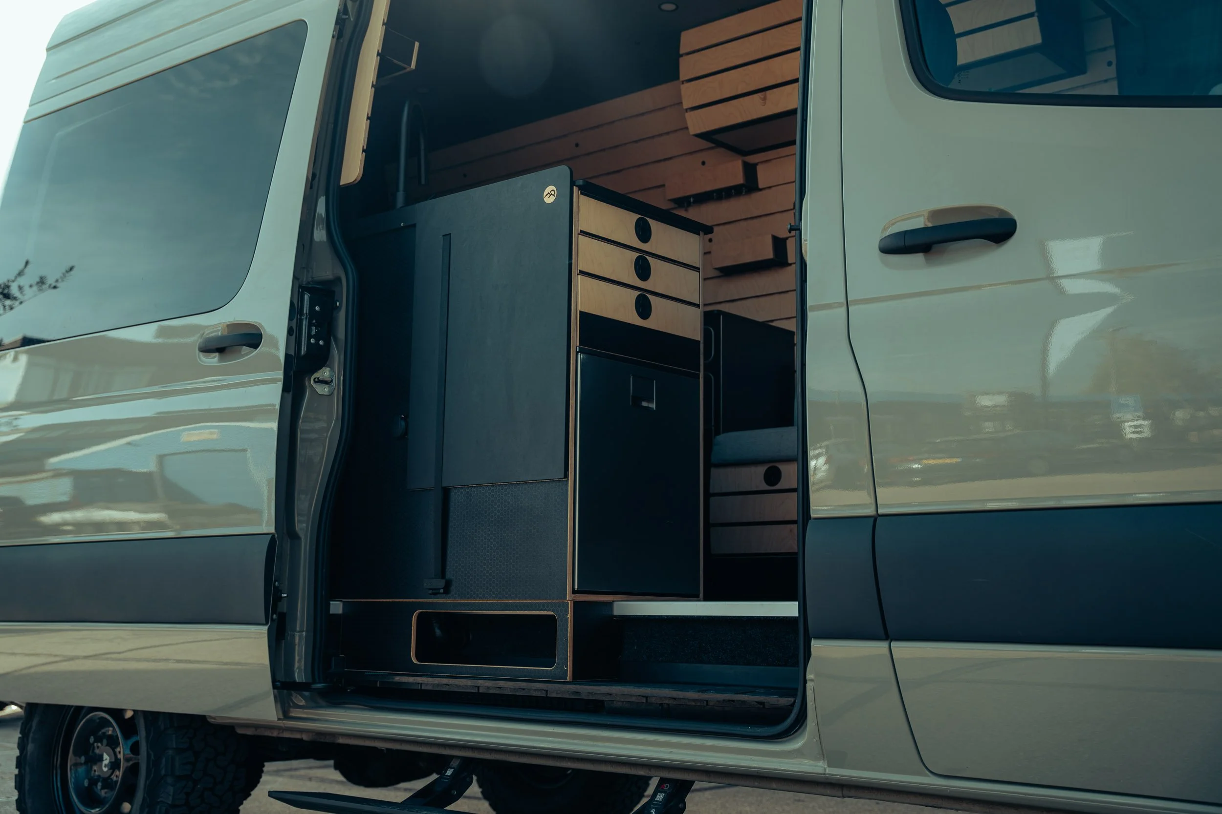 Overland Campers Sprinter (24Q433)-7.jpg