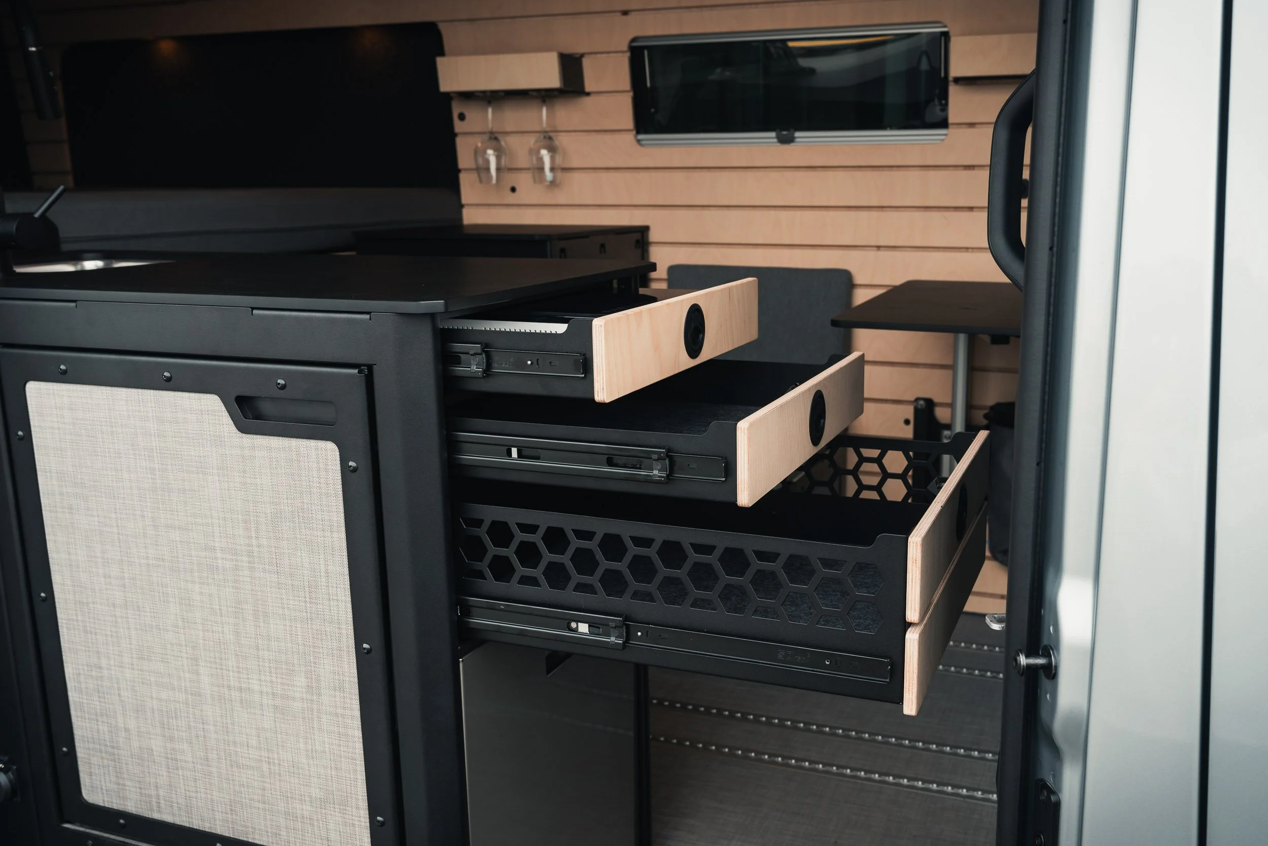 2025-08-18 Overland Campers Van Mossel-16.jpg