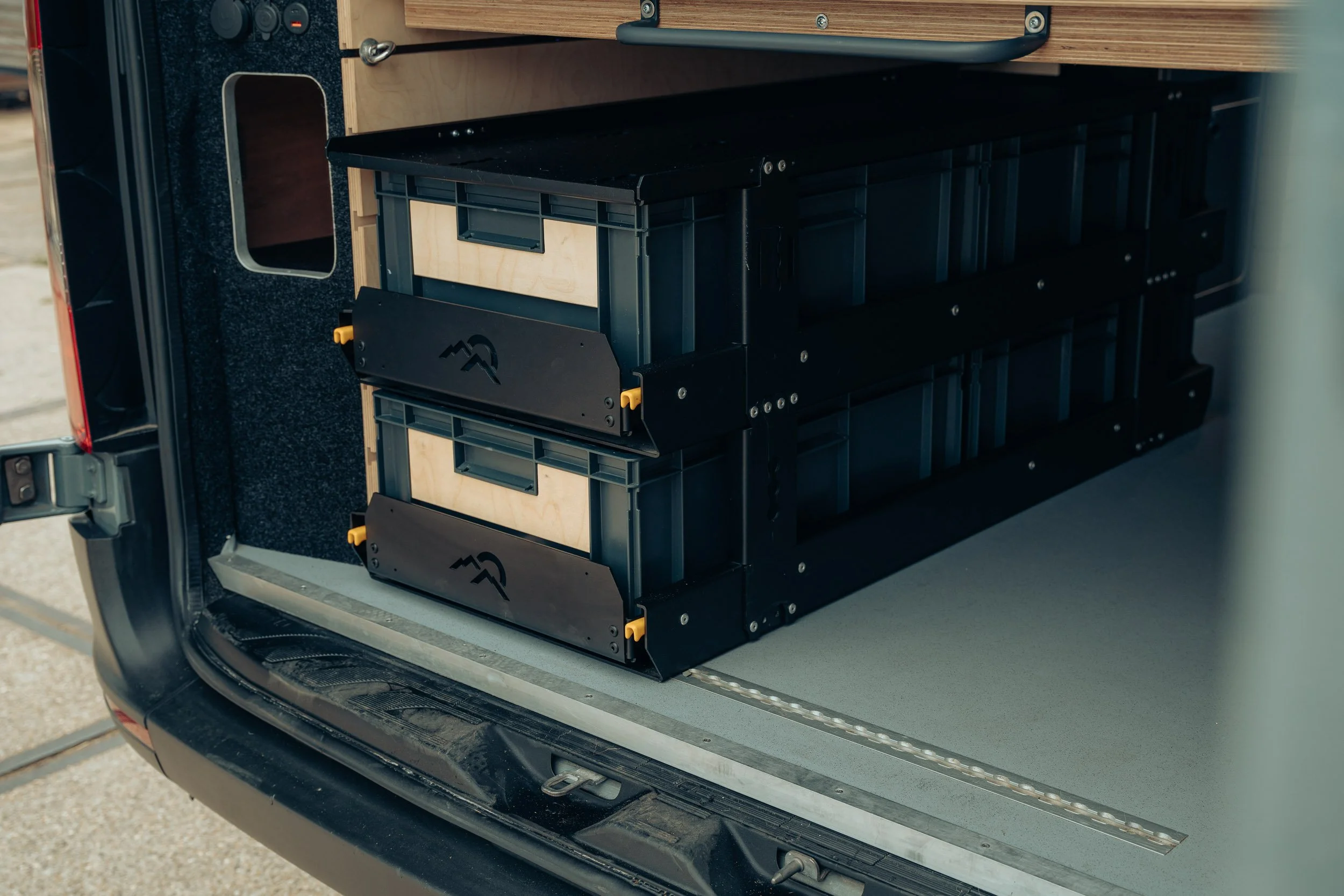 Overland Campers Sprinter (23Q309)-18.jpg