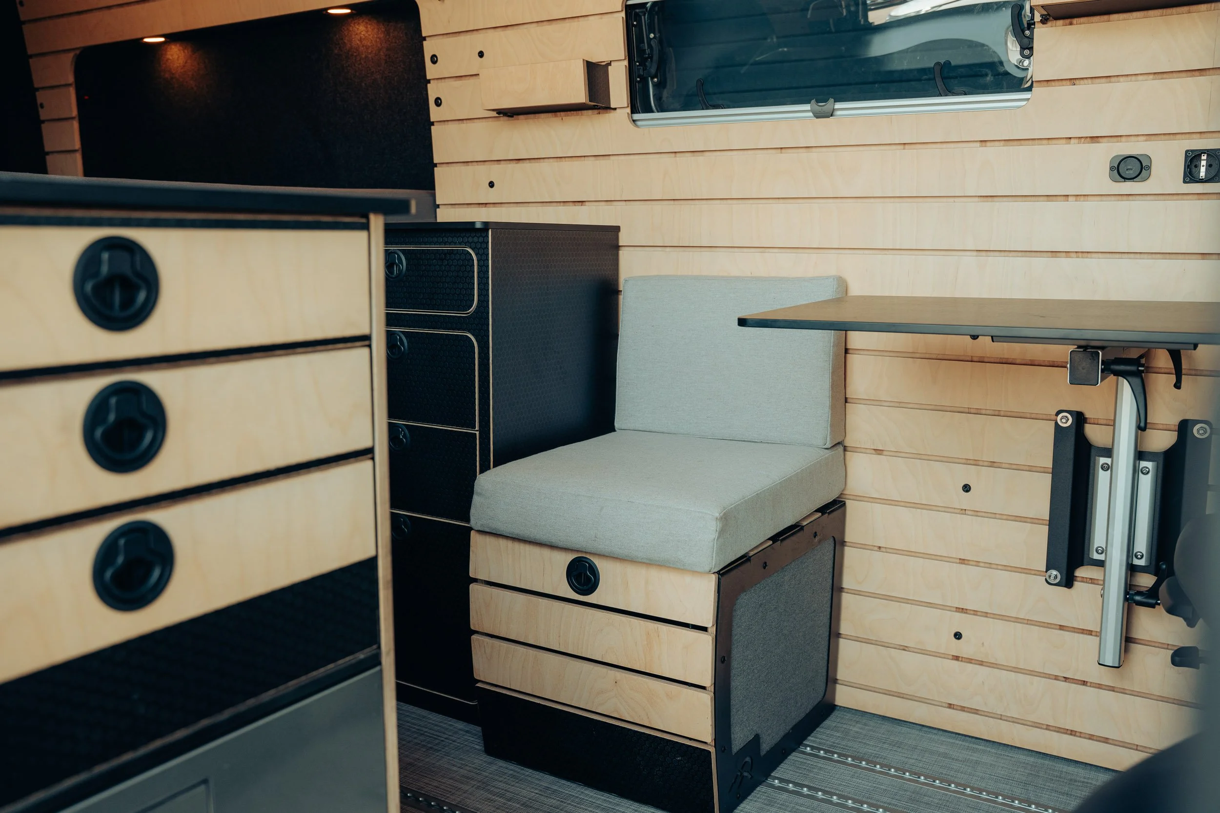 Overland Campers Sprinter (24Q433)-10.jpg