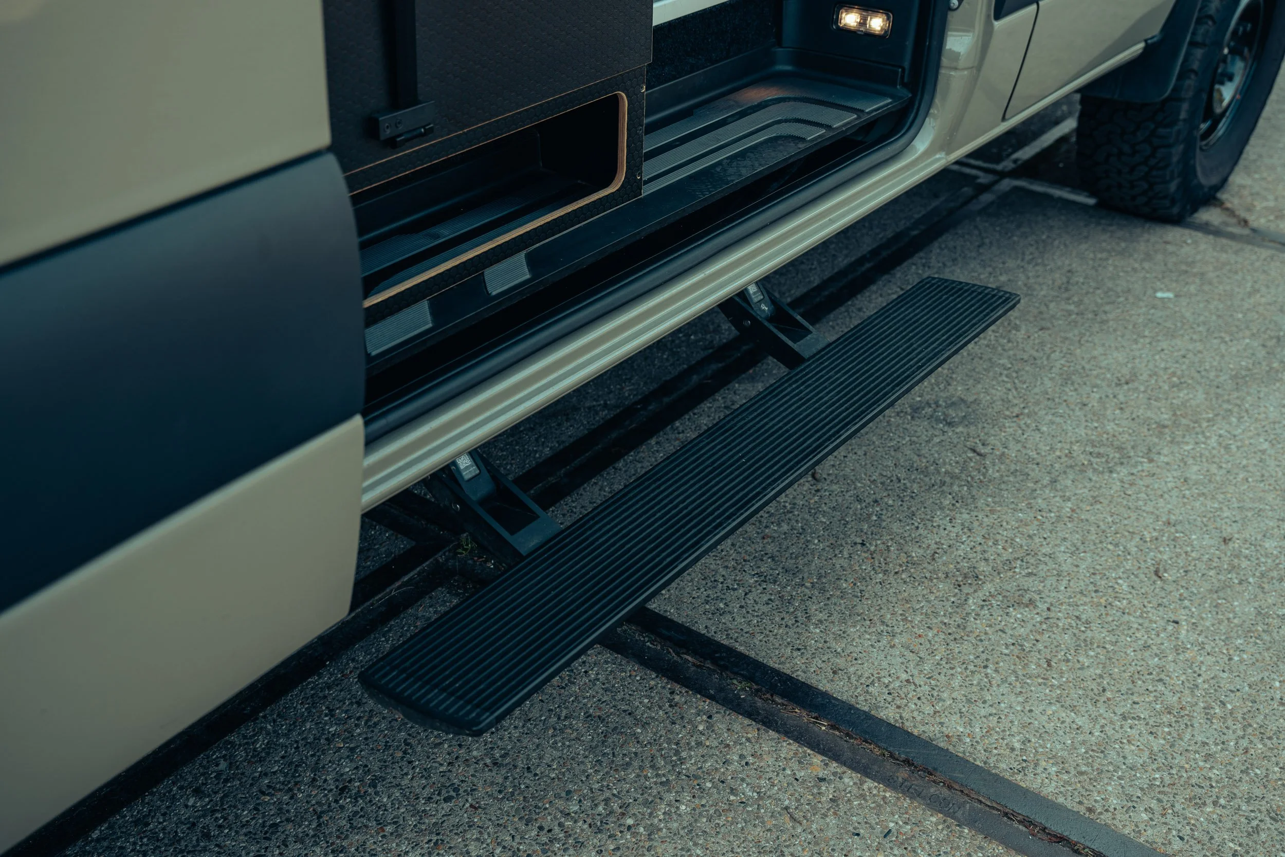 Overland Campers Sprinter (24Q433)-24.jpg