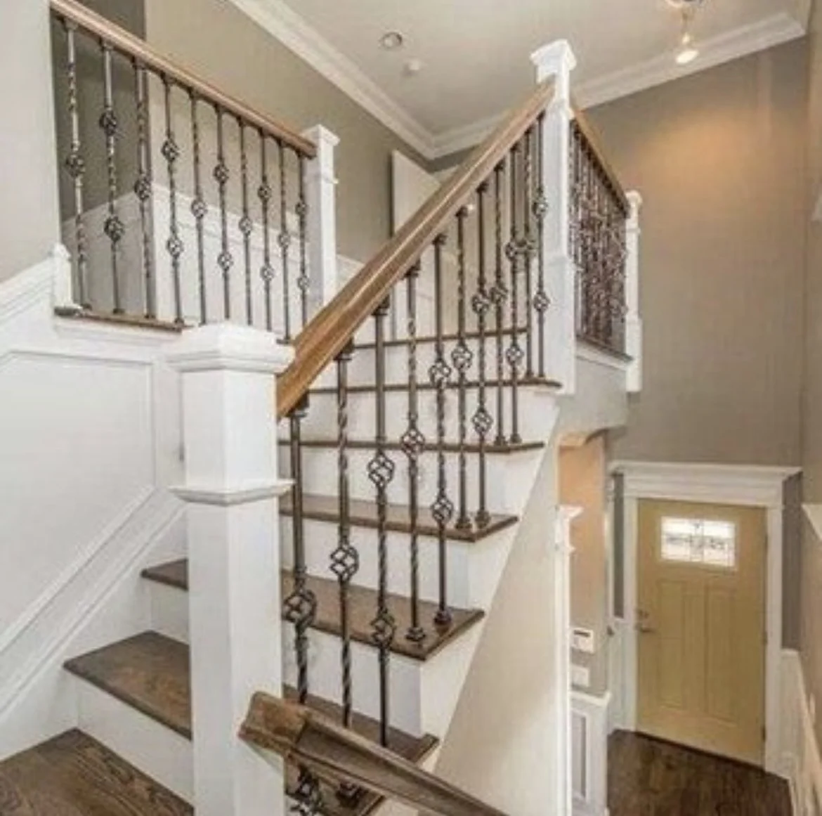Custom interior railing by Hope Construction and Restoration