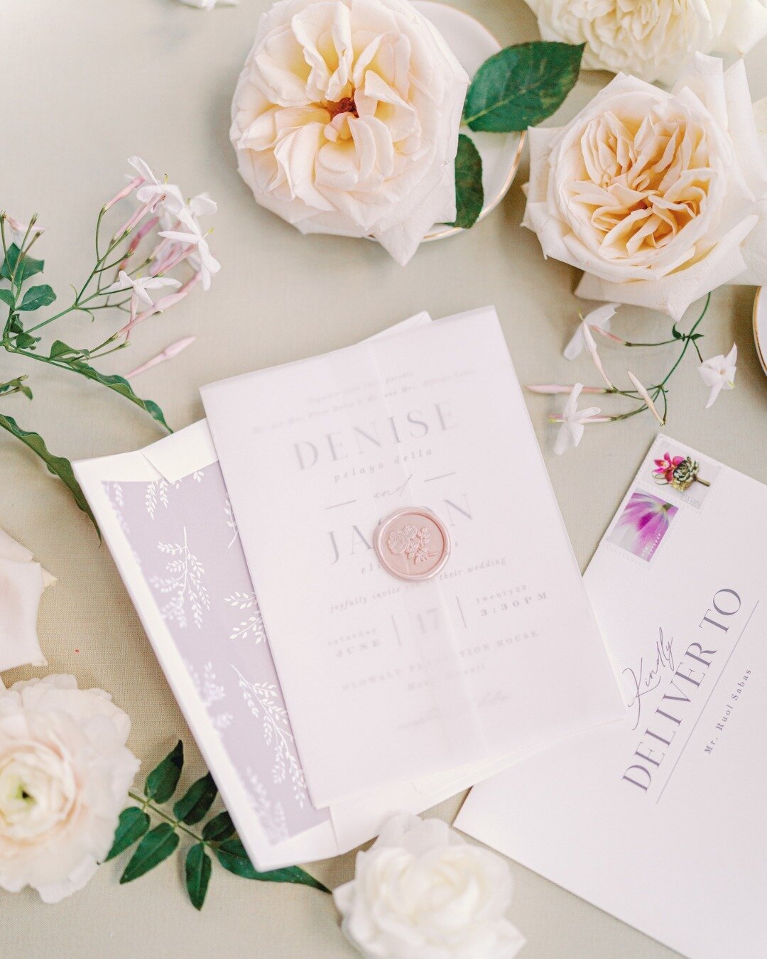 ⁠From the wedding invite to floral arrangements and place settings, all the details came together so perfectly to tell Denise and Jason's sweet love story.⁠
⁠
Planning and Design: @opihilove⁠
Photography: @ashleygoodwinphoto ⁠
Videography: @islemedia