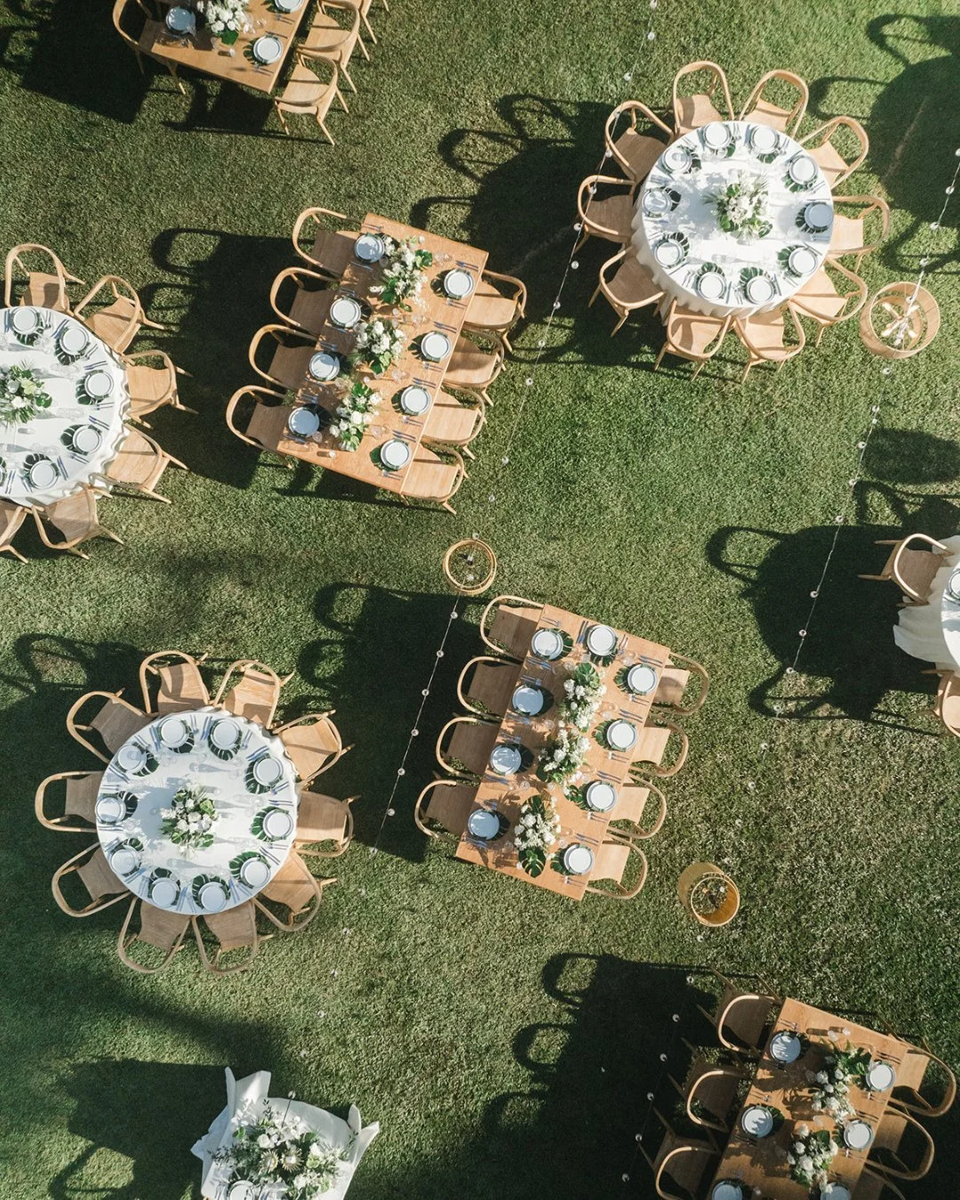 Reception magic ✨ ⁠
⁠
Ashlee &amp; Yoav&rsquo;s wedding filled with stunning details, love, and the perfect Maui backdrop 🌺🍸⁠
⁠
Venue: @theolowaluplantationhouse⁠
Planner: @opihilove⁠
Photographer: @matiasezcurraphotography⁠
H+M: @meiliautumnbeauty