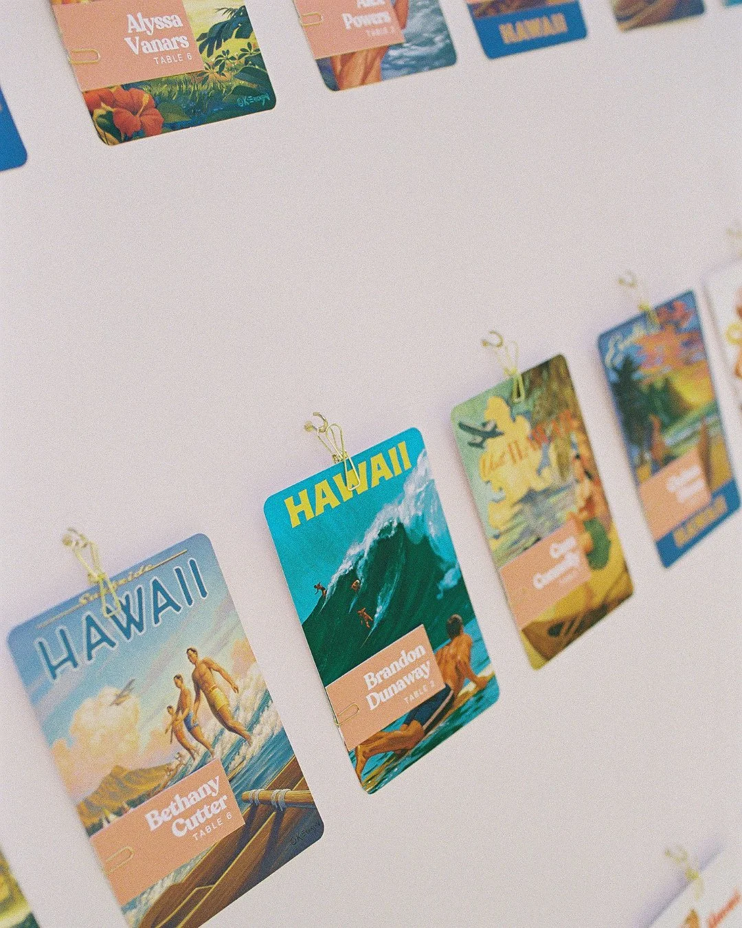 A vintage-chic twist on your seating chart ✨ ⁠
Perfect way to guide guests in style! ⁠
⁠
Planning + Design: @opihilove⁠
Photography: @dmitriandsandra⁠
Videography: @drewwilliamsweddings⁠
Content Creator: @mauisocialmedia_bts⁠
Bride&rsquo;s Hair: @lok