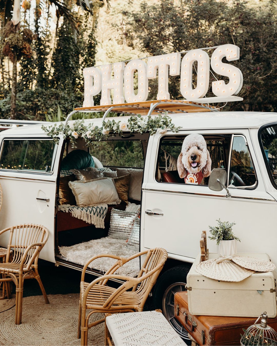 Smiles, props, and memories! 📸✨ Lauren &amp; Brandon&rsquo;s Oahu wedding photo booth brought the fun.⁠
⁠
Planning @opihilove⁠
Photography @keanibakula⁠