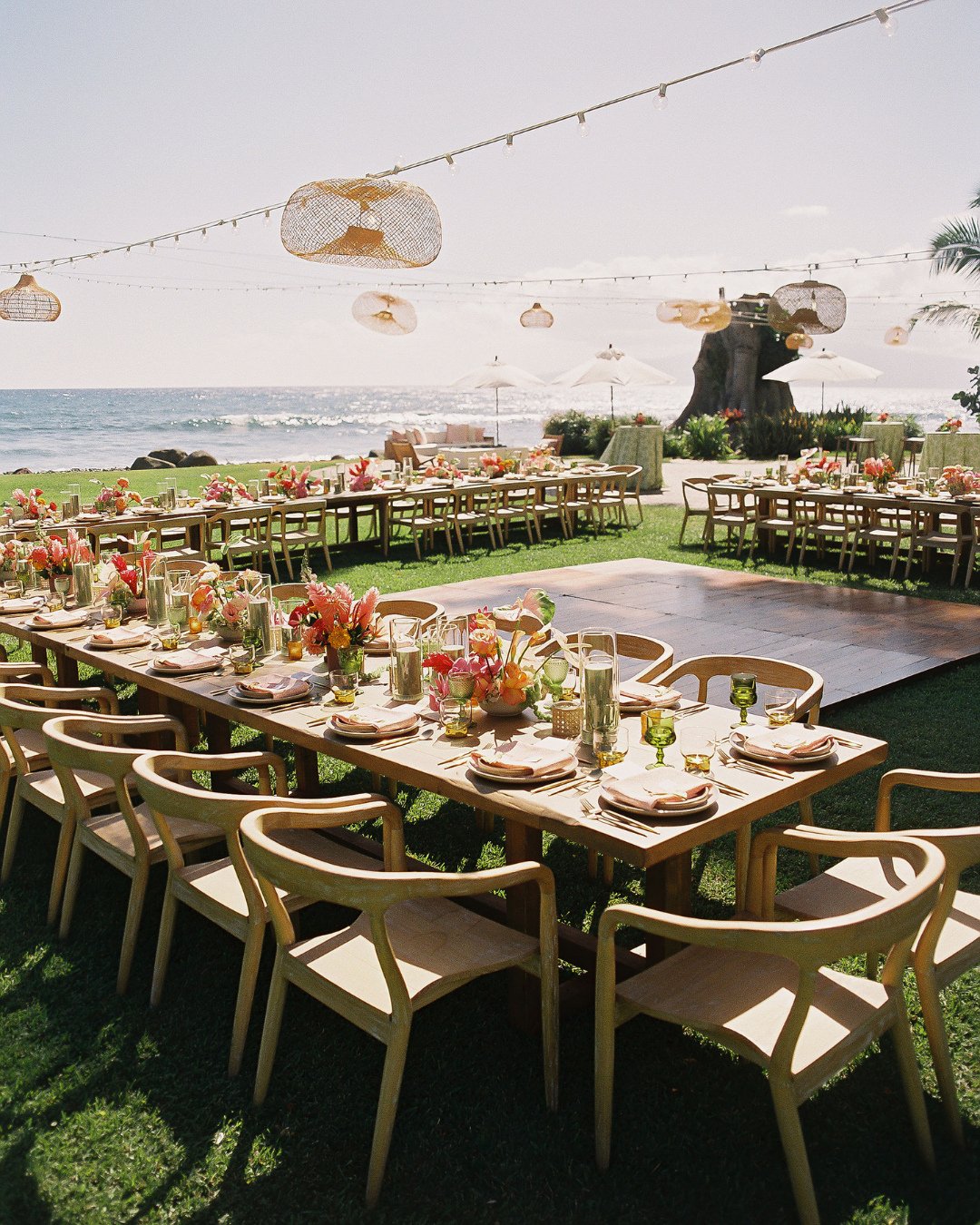 Reception and tablscape details from the wedding of Emily and Brandon 💌 ⁠
⁠
Planning + Design: @opihilove⁠
Photography: @dmitriandsandra⁠
Videography: @drewwilliamsweddings⁠
Content Creator: @mauisocialmedia_bts⁠
Bride&rsquo;s Hair: @lokahicollectiv