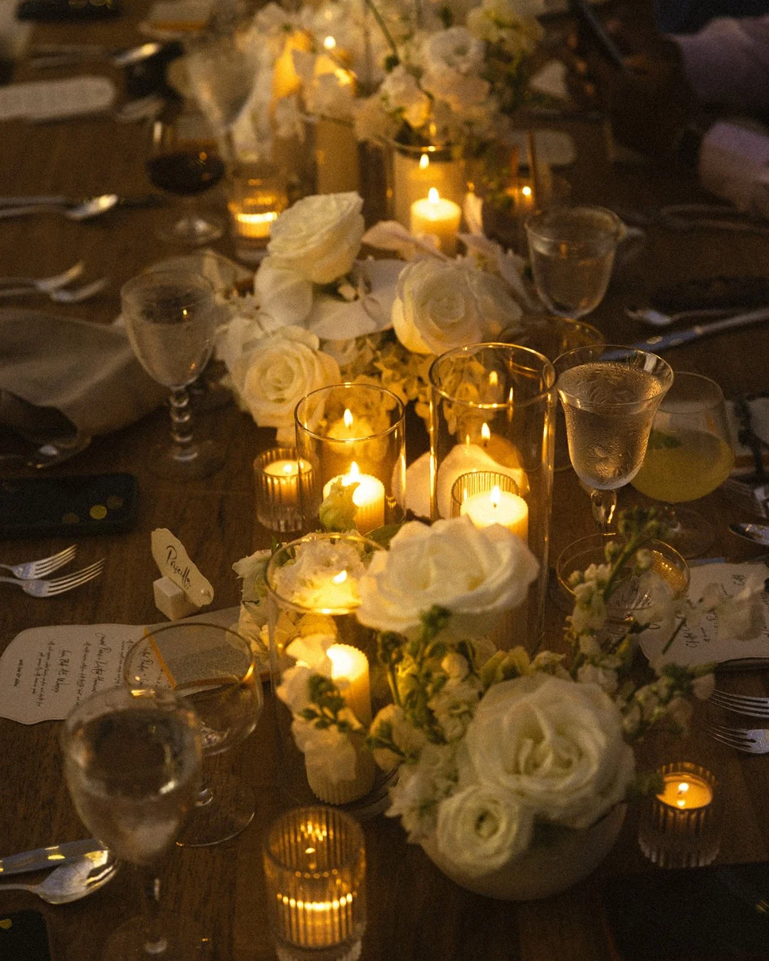 Reception under the Maui night sky,  glowing candlelight, ocean breeze, pure magic. ✨🌙⁠
⁠
Venue | @hotelwailea ⁠
MUA | @meiliautumnbeauty ⁠
Photographer | @estherscanon ⁠
Catering | @cuttingedgecatering⁠
Cocktails | @garnishcraftcocktails ⁠
Vintage 