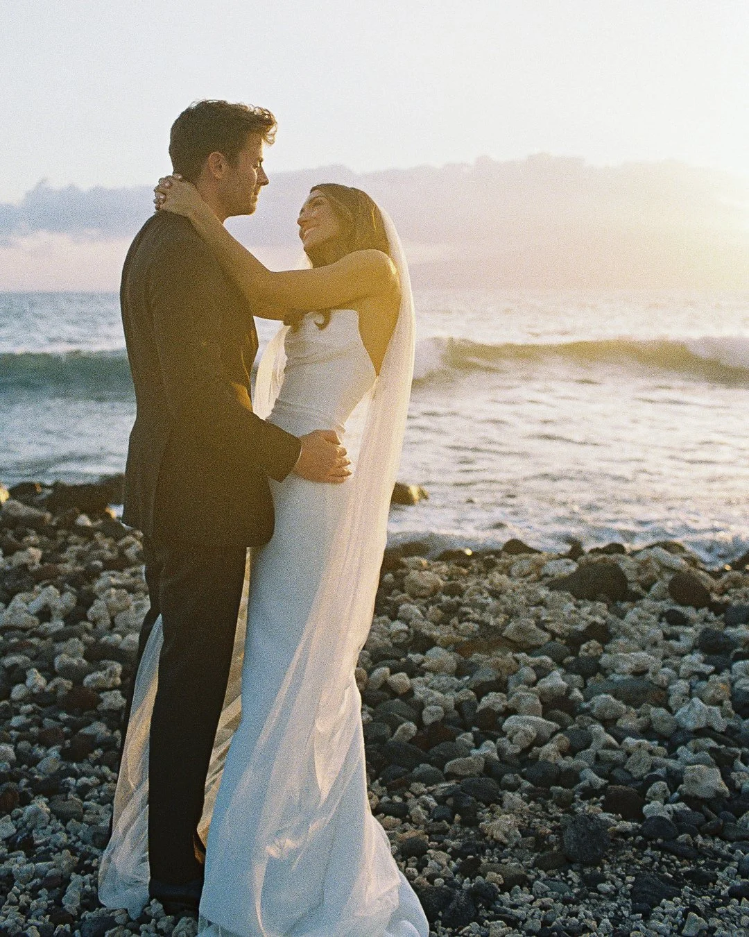 Sunset moments with the Bride and Groom. Cheers to Emily and Brandon ✨️⁠
⁠
Planning + Design: @opihilove⁠
Photography: @dmitriandsandra⁠
Videography: @drewwilliamsweddings⁠
Content Creator: @mauisocialmedia_bts⁠
Bride&rsquo;s Hair: @lokahicollective 