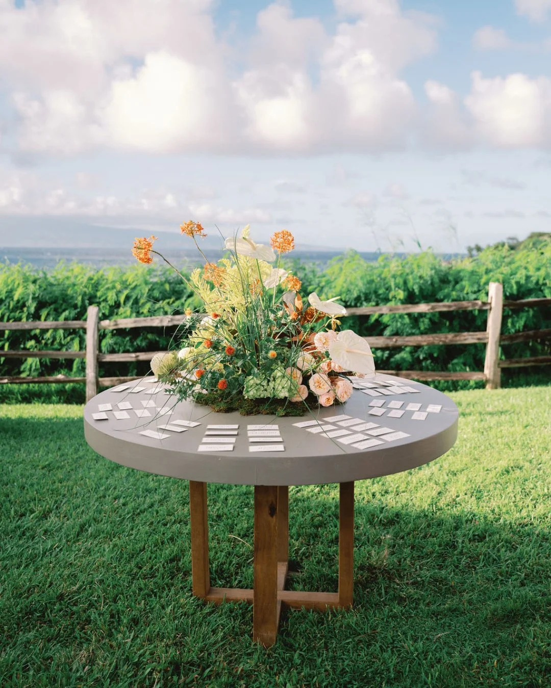 Opihi love in full bloom 🌺💛 Grab your name card and find your seat! A glimpse into Rylee and Nick&rsquo;s dreamy Maui wedding at Montage Kapalua. ⁠
⁠
Planning &amp; Design @opihilove ⁠
Venue @montagekapalua⁠
Florals @teresasenamaui⁠
Entertainment @