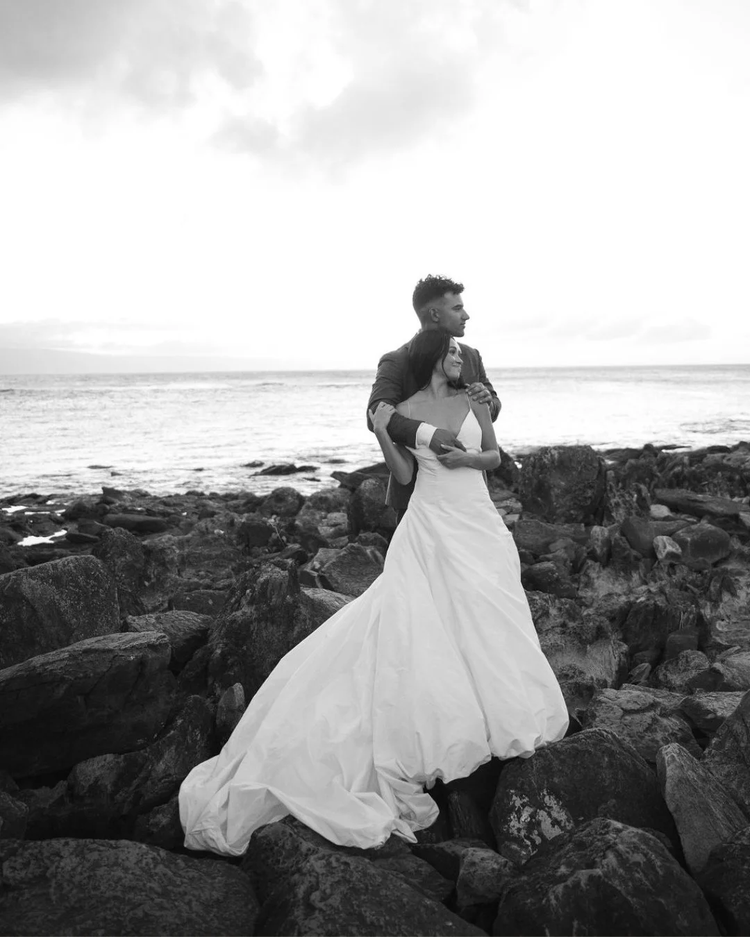 Dreaming of saying &ldquo;I do&rdquo; in Maui? 🌊💍 Imagine looking back on these moments&mdash;the ocean sparkling behind you, standing hand in hand with your person. Pure magic, every time. ✨⁠
⁠
Planning &amp; Design @opihilove ⁠
Venue @montagekapa
