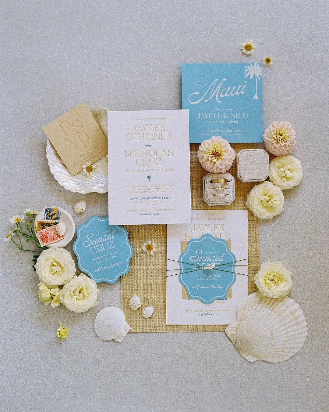 Your wedding day is full of big moments, but the little details tell your love story ✨💌 Flat lay photos are the perfect way to capture them, and packing ahead makes all the difference.⁠
⁠
From rings and vow books to your shoes, jewelry, and sentimen