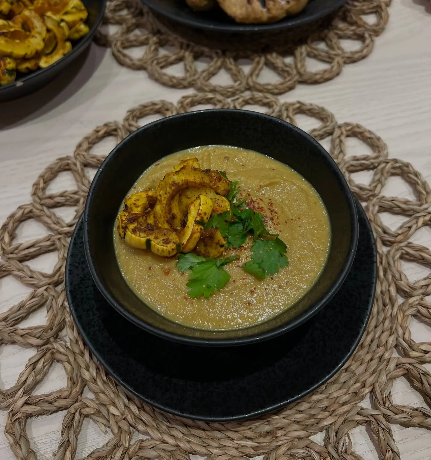 Vegan Roasted Cauliflower &amp; Delicata Squash Soup with Delicata &ldquo;Croutons&rdquo; gluten-free, dairy-free, vegan, fibre-rich, anti-inflammatory, gut-supportive

this roasted cauliflower and delicata squash soup is spiced and creamy with flavo