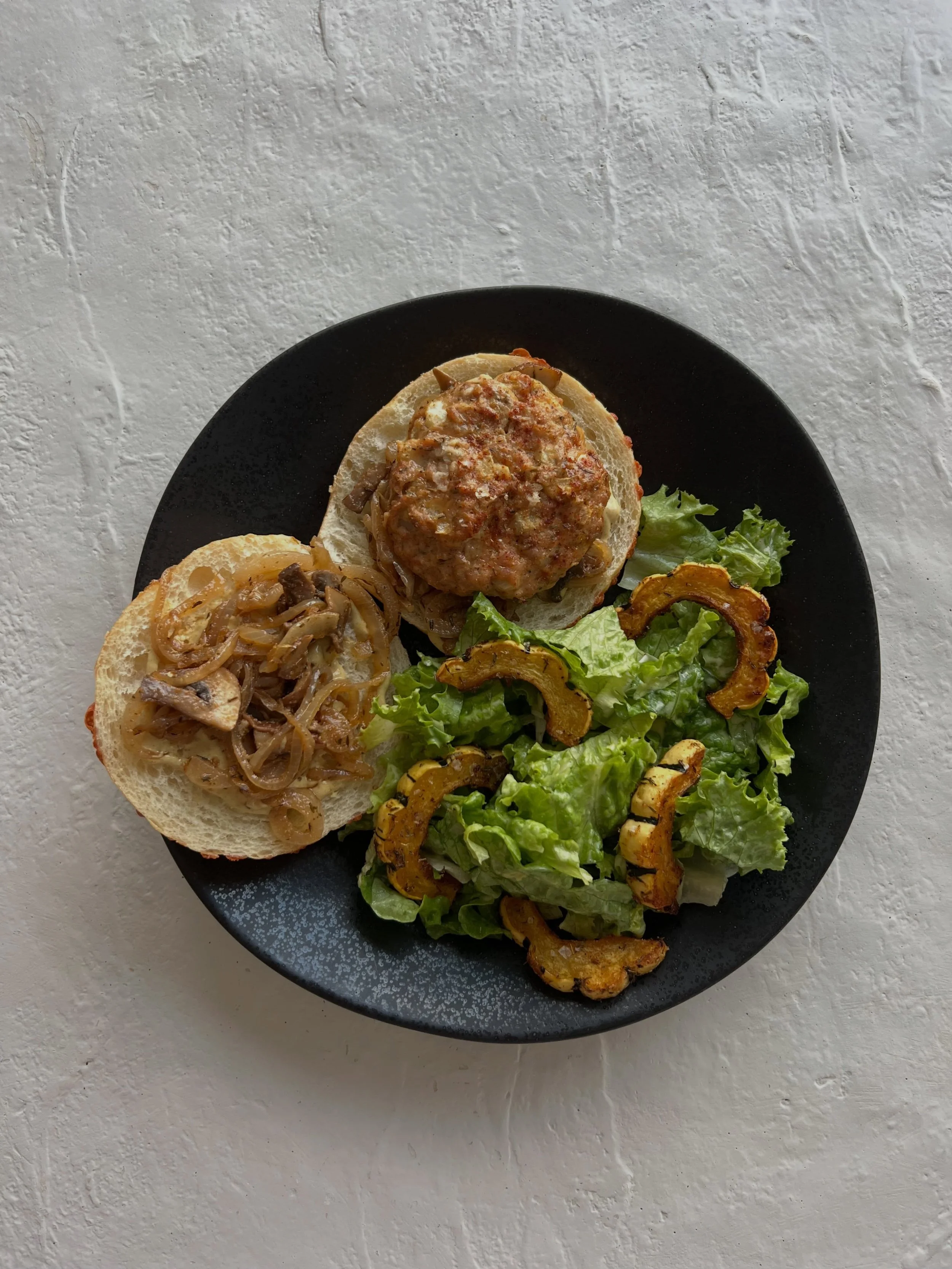 maple thyme turkey burgers + roasted delicata harvest salad

this might be one of my new FAVOURITE fall dinners

these maple thyme turkey burgers are SO juicy, savoury, slightly sweet from pure maple syrup + full of all those cozy fall flavours like 