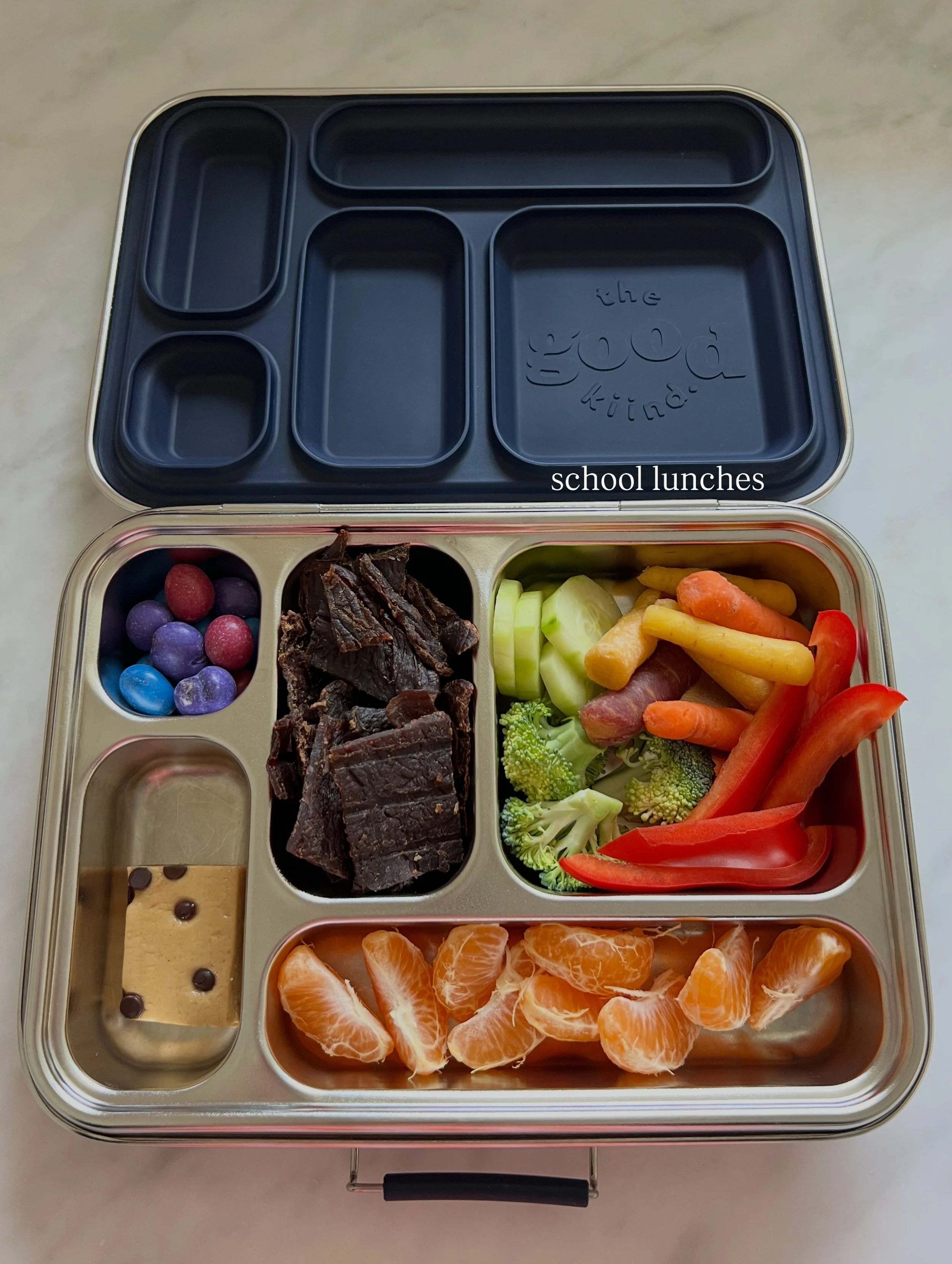 this week&rsquo;s school lunch prep ✏️

one thing that makes packing lunches SO much easier: build around foods your kids already like, then make those choices work a little harder

a few things that help &darr;

pair a favourite food with something 