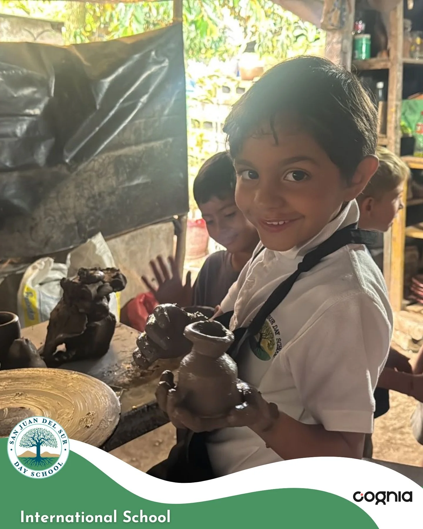 What happens when you mix clay, curiosity, and a group of excited second graders? 😄 A field trip full of learning, creativity, and cultural discovery!

The kids visited a clay craft workshop in San Juan de Oriente, explored the traditional process s