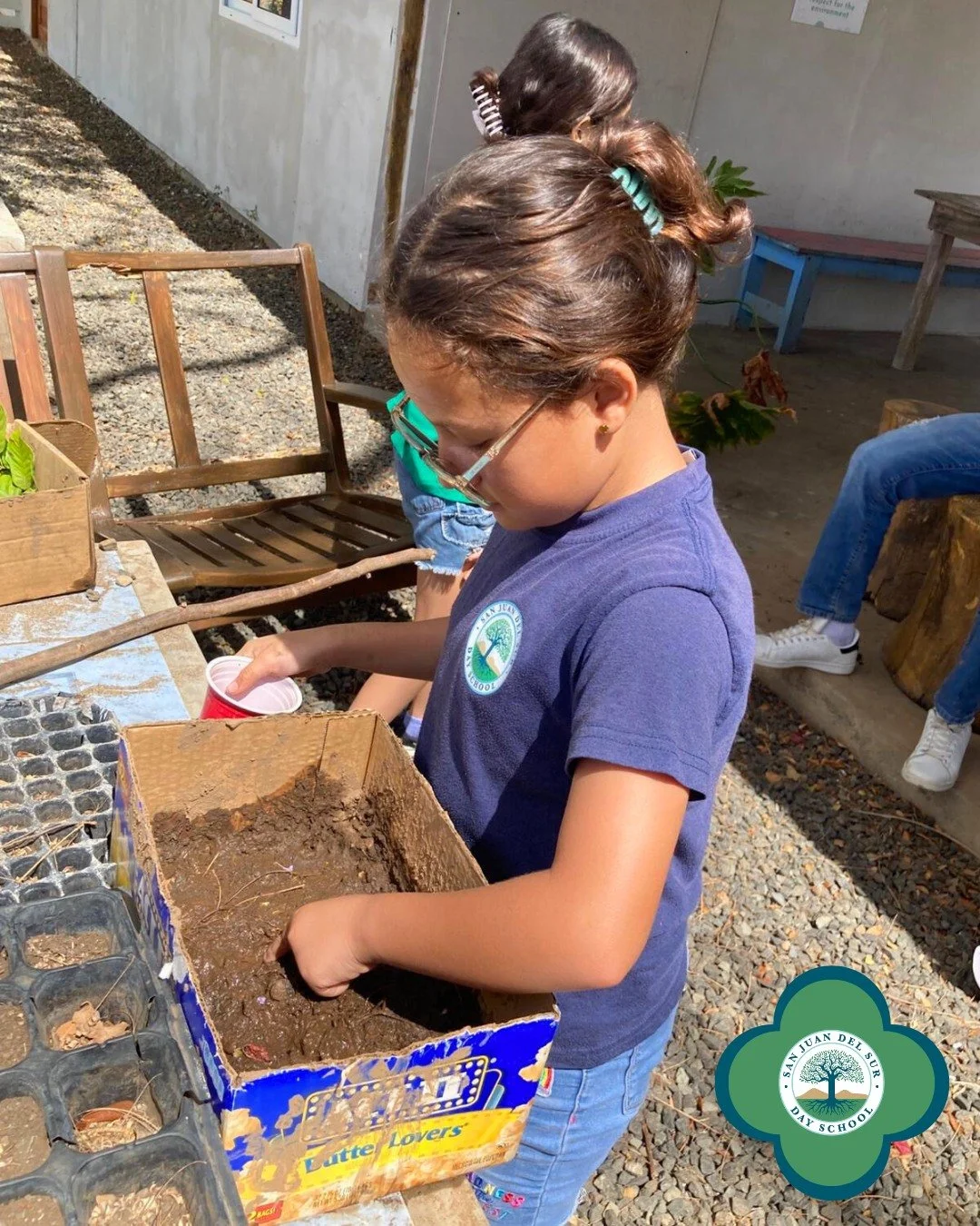 Our 4th graders wrapped up their unit on local animals and habitats! 

As their final project, students created incredible dioramas using natural materials to recreate the perfect habitat for an animal of their choice. Over the past few weeks, they r