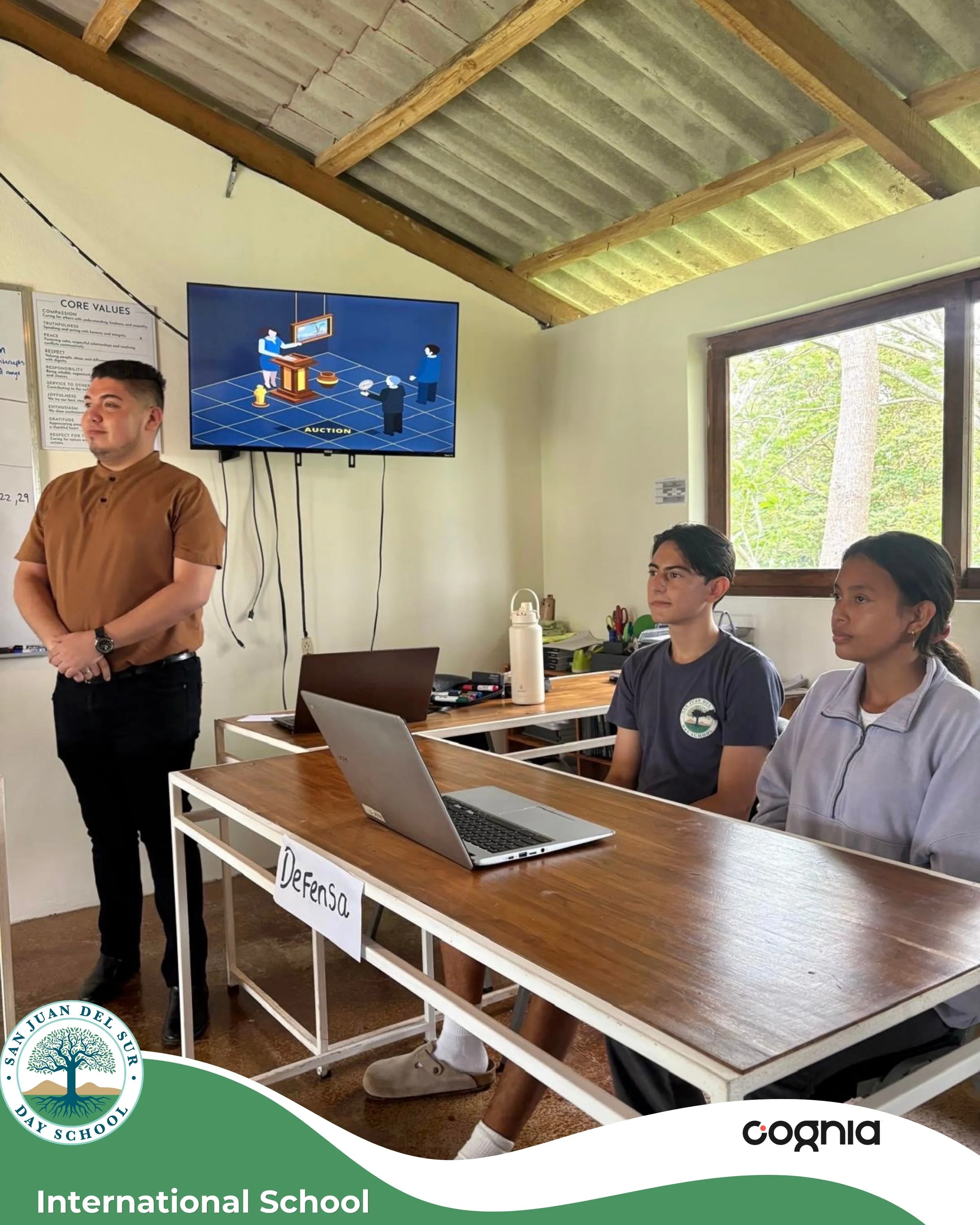 There are many ways to develop critical thinking and communication skills, and sometimes that means bringing a courtroom into the classroom! ⚖️ During this mock trial, students took on different roles, shared their perspectives, and defended their ar