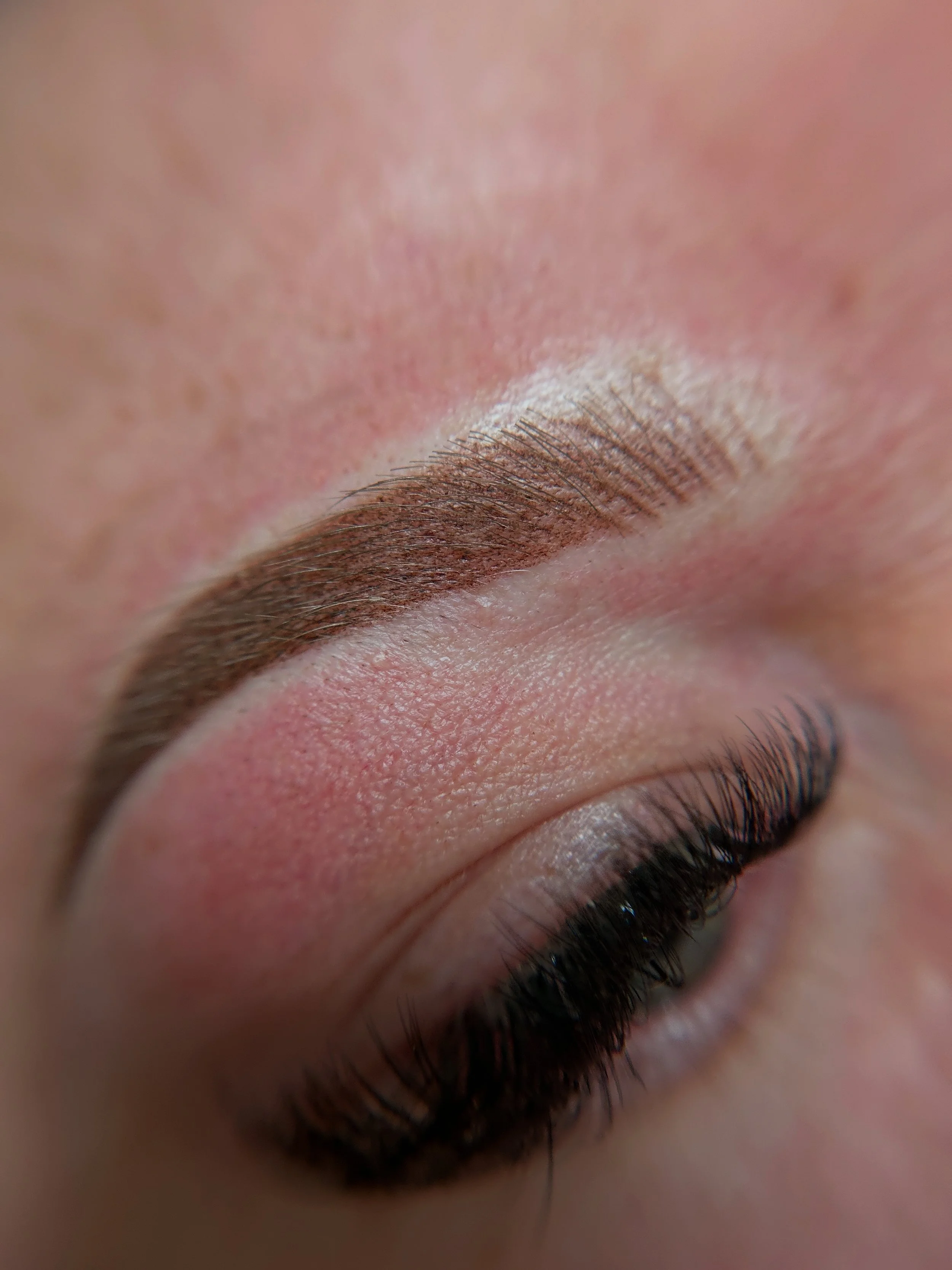 Thinking About Brow Tattooing? Here’s What to Expect
