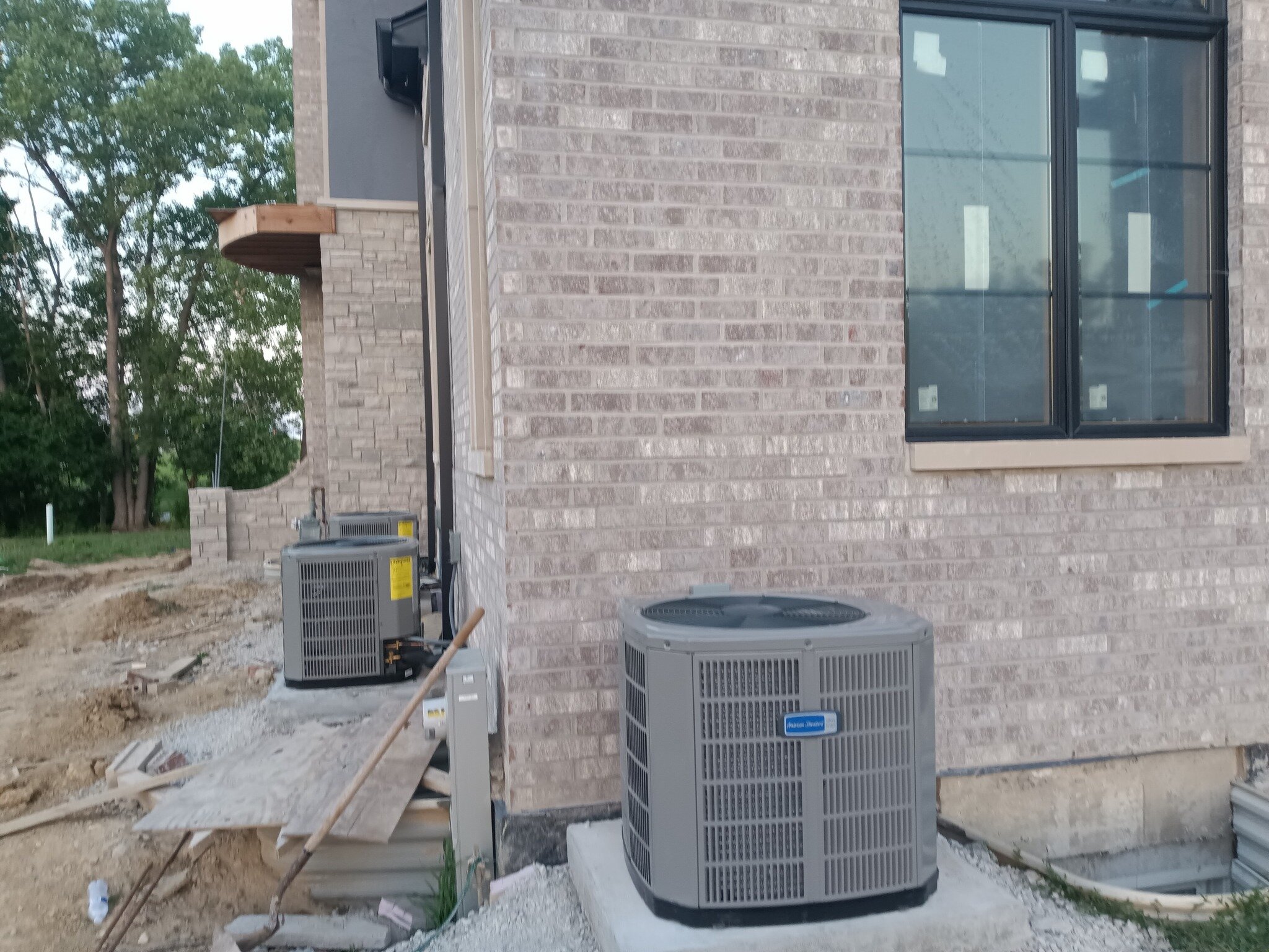 New condenser installation for our residential customer! ✅

The American Standard Silver 13 is a good value investment for your home. It cools efficiently and circulates air well throughout your home. Design touches make it a durable unit that will l