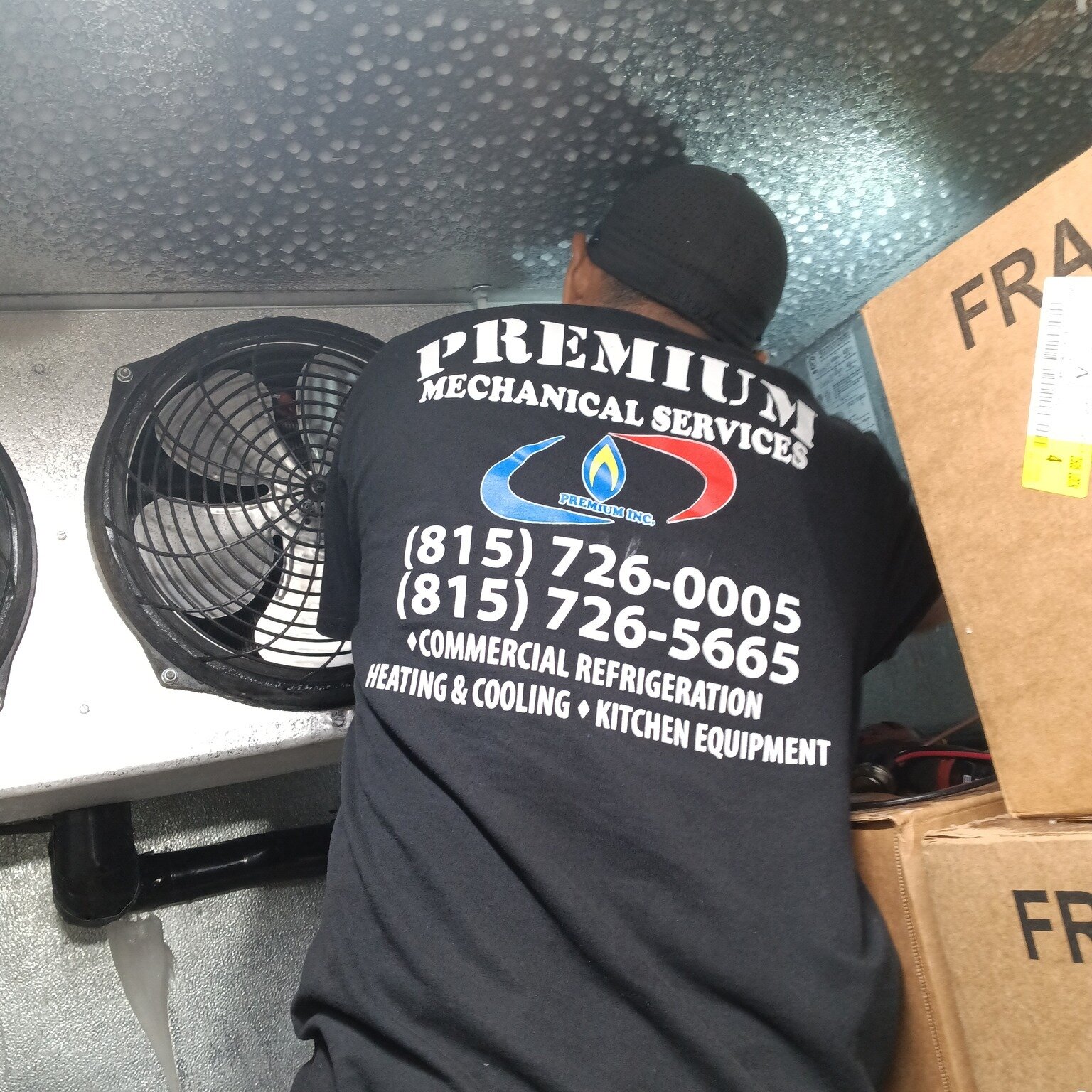 Servicing a walk-in for our commercial customer ❄🔥

Premium Heating &amp; Cooling is here for all commercial refrigeration needs. 🙂
☎(815)-726-5665☎

 #cresthill #Illinois #refrigerationsystems #refrigeration #residentialhvac #commercial #lemont #p