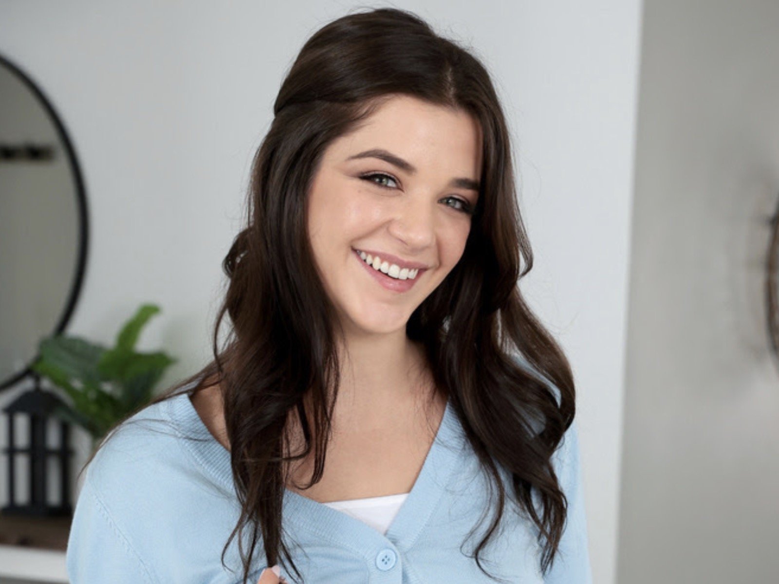 Hussie Models Jade Maris hits the free agent market for all serious