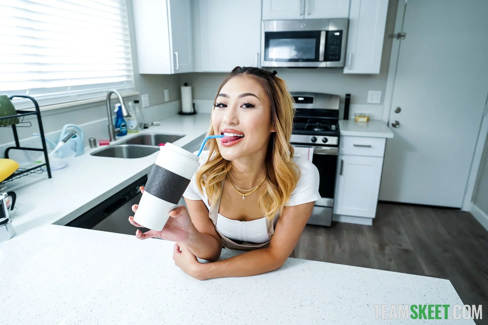 exxxtrasmall_mina_luxx2_020.jpg