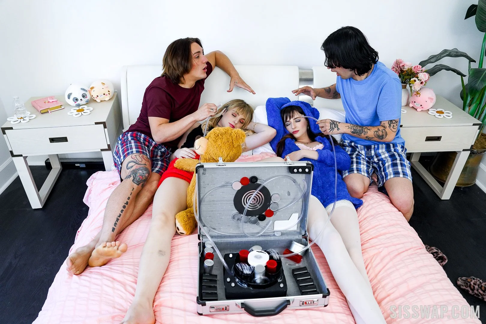 sisswap_evie_christian_and_lana_smalls_065.jpg