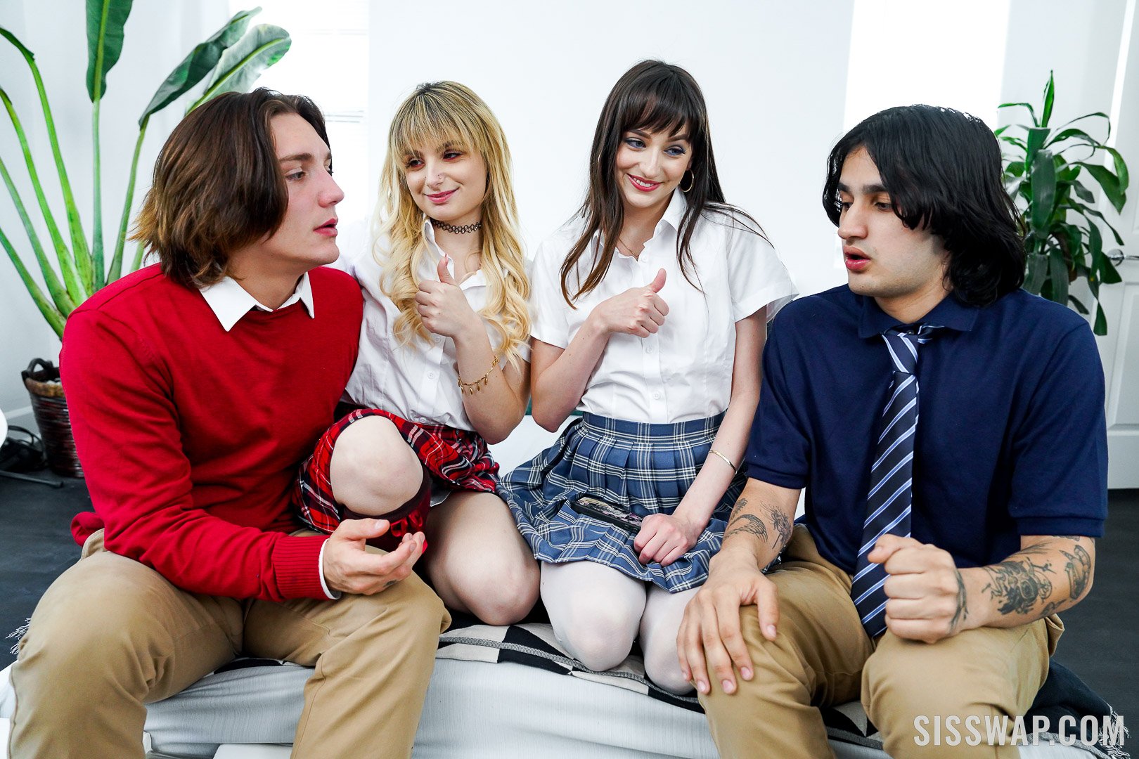 sisswap_evie_christian_and_lana_smalls_093.jpg