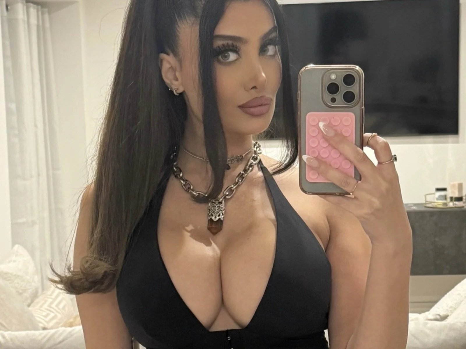 I%E2%80%99mlosingmymindtovixenMarinaMaya-mygoodness.It%E2%80%99sonethingtoslayinvideosbuthowaboutmakingthesewallpaper-readysnapshots%3FTough..jpg