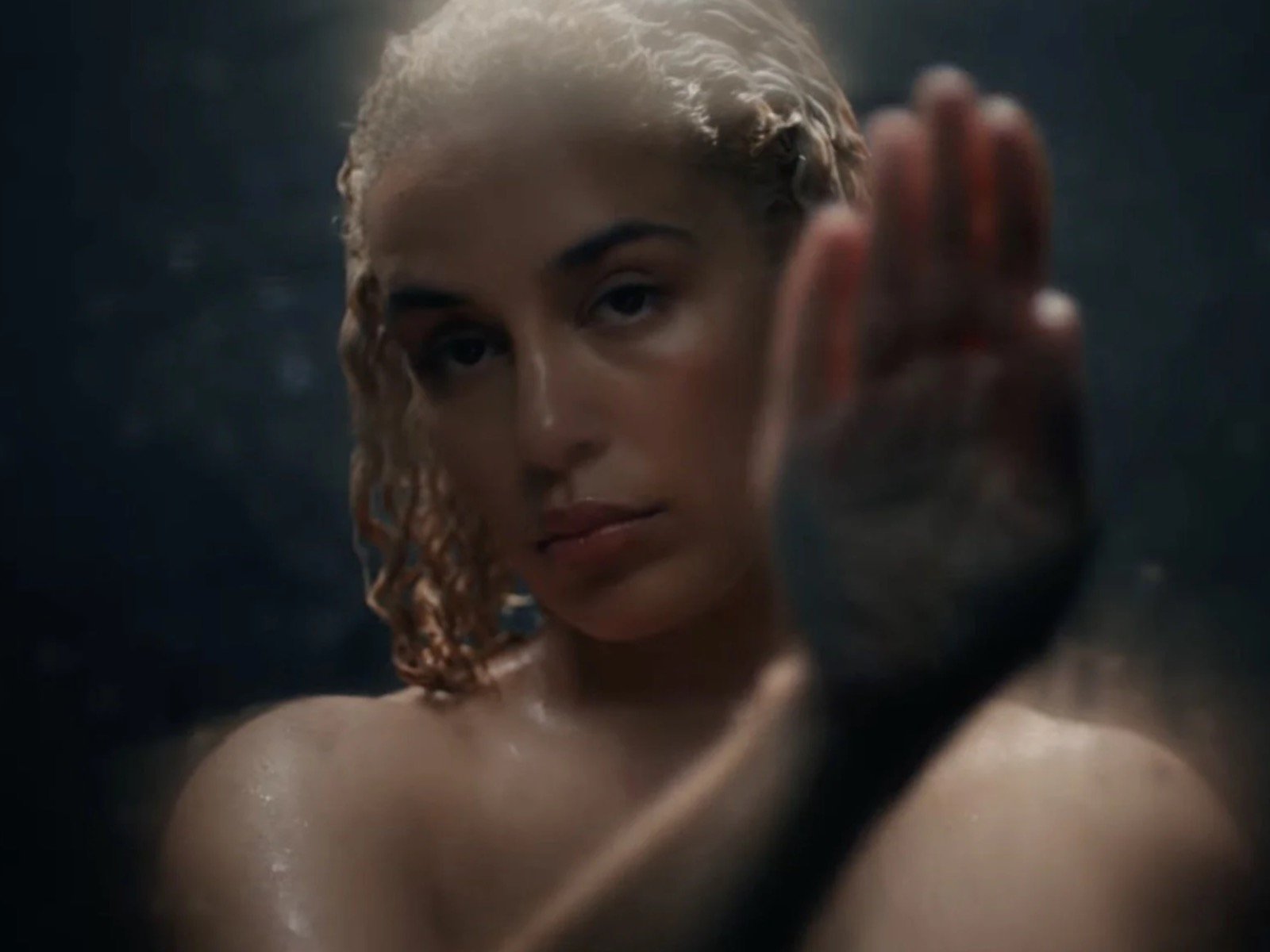 Jorja Smith: It’s action-teasing in the ‘Price Of It All’ music video