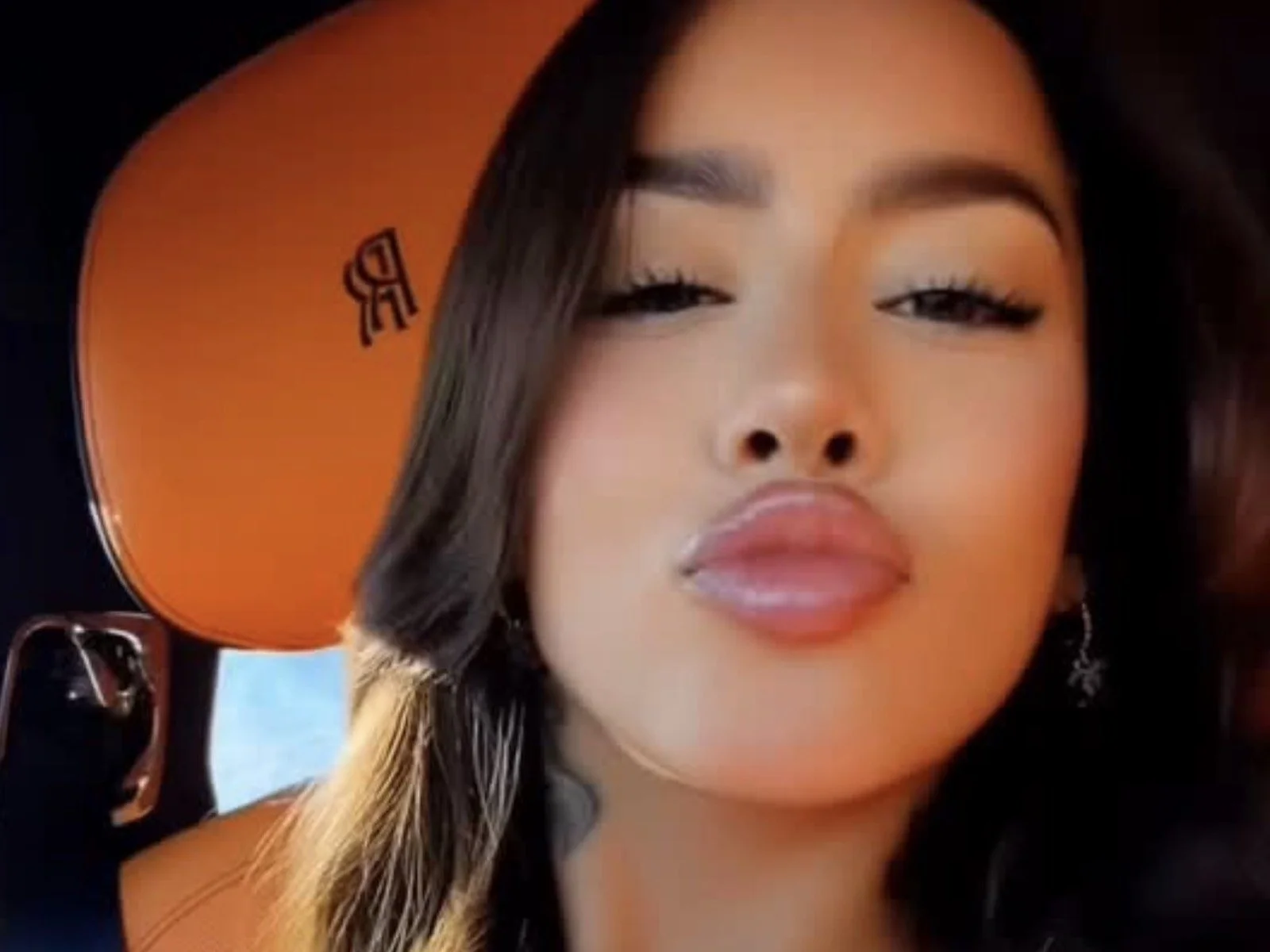 Chromazz: It’s jaw-dropping glowing and fun on a baddie Monday