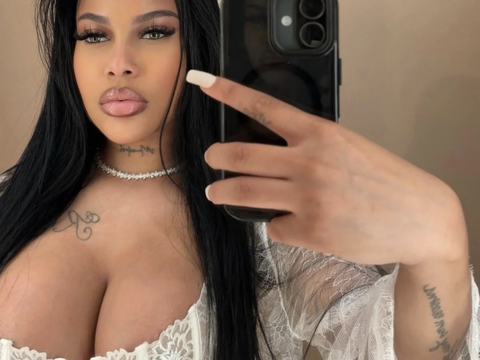 Mellow Rackz: It’s jaw-dropping Woman Crush Wednesday takeover vibes