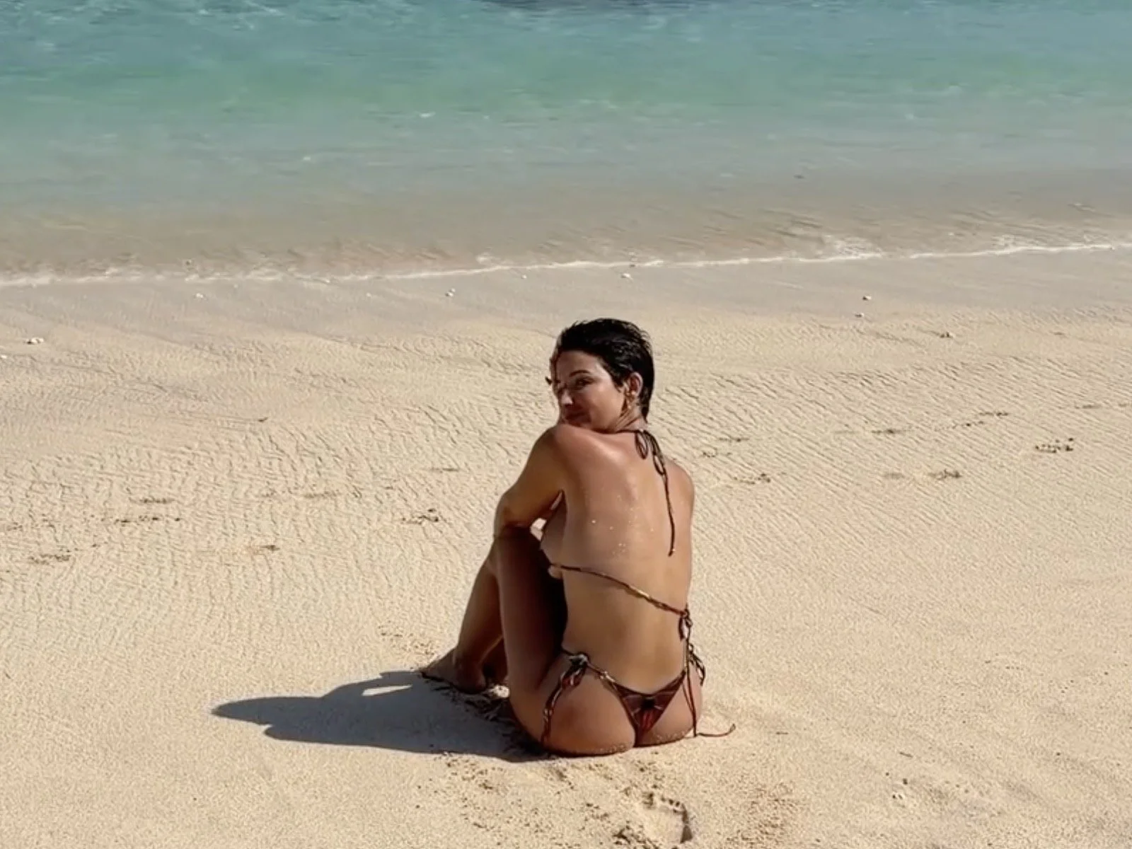 LaSirena69: The baddest baddie living is completely glowing from Indonesia