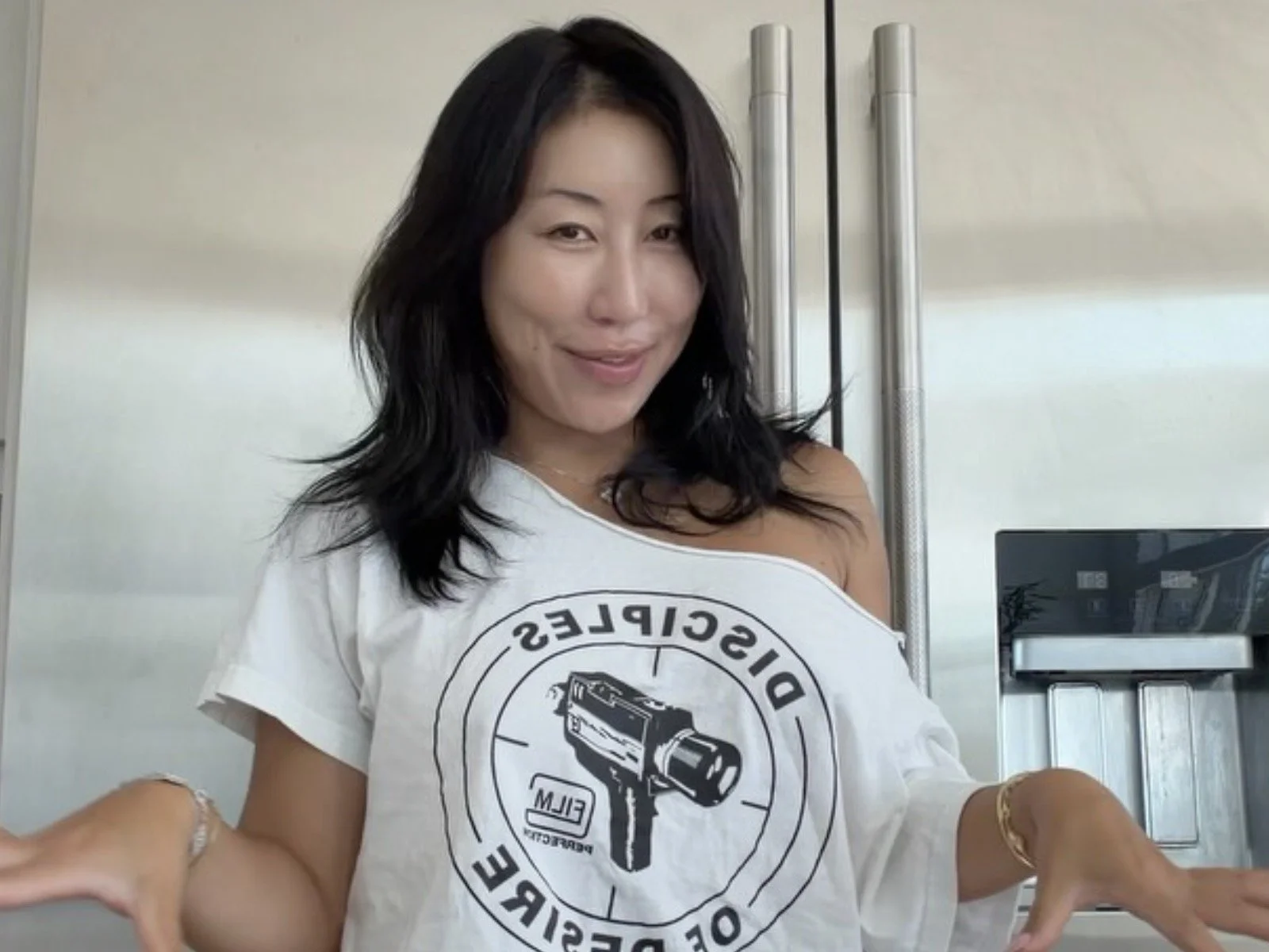 Nicole Doshi: Jaw-dropping teasing from the kitchen? Oh yes please