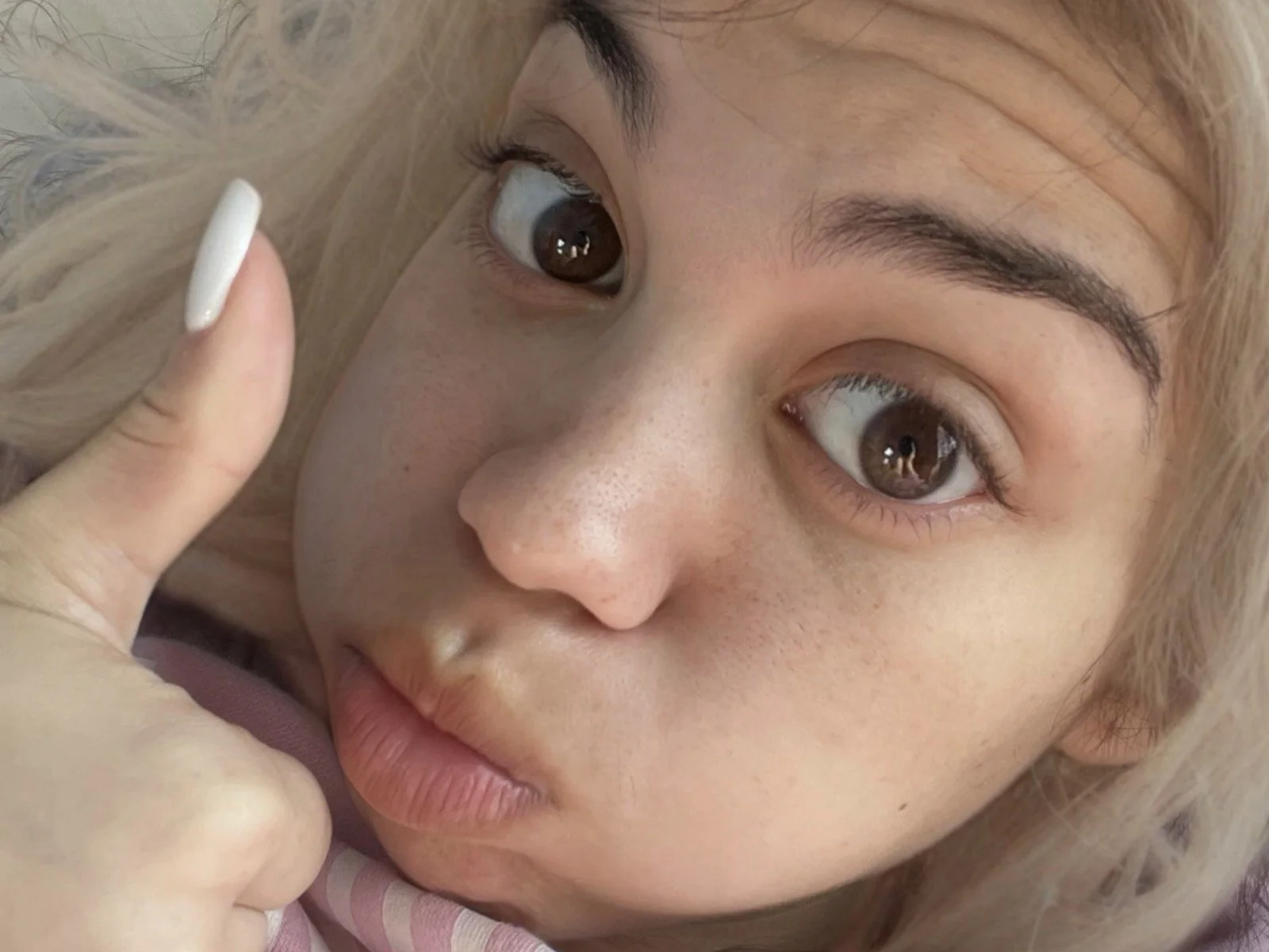 Lilith Grace: The gorgeous baddie really can’t take enough selfies