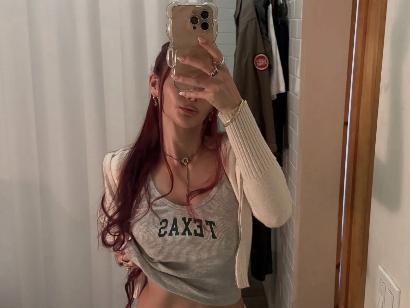 Scarlette Moon: It’s jaw-dropping mirror teasing right here