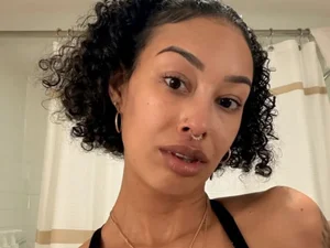 MissBNasty: I am 100 percent here for more of these selfies — Adult The