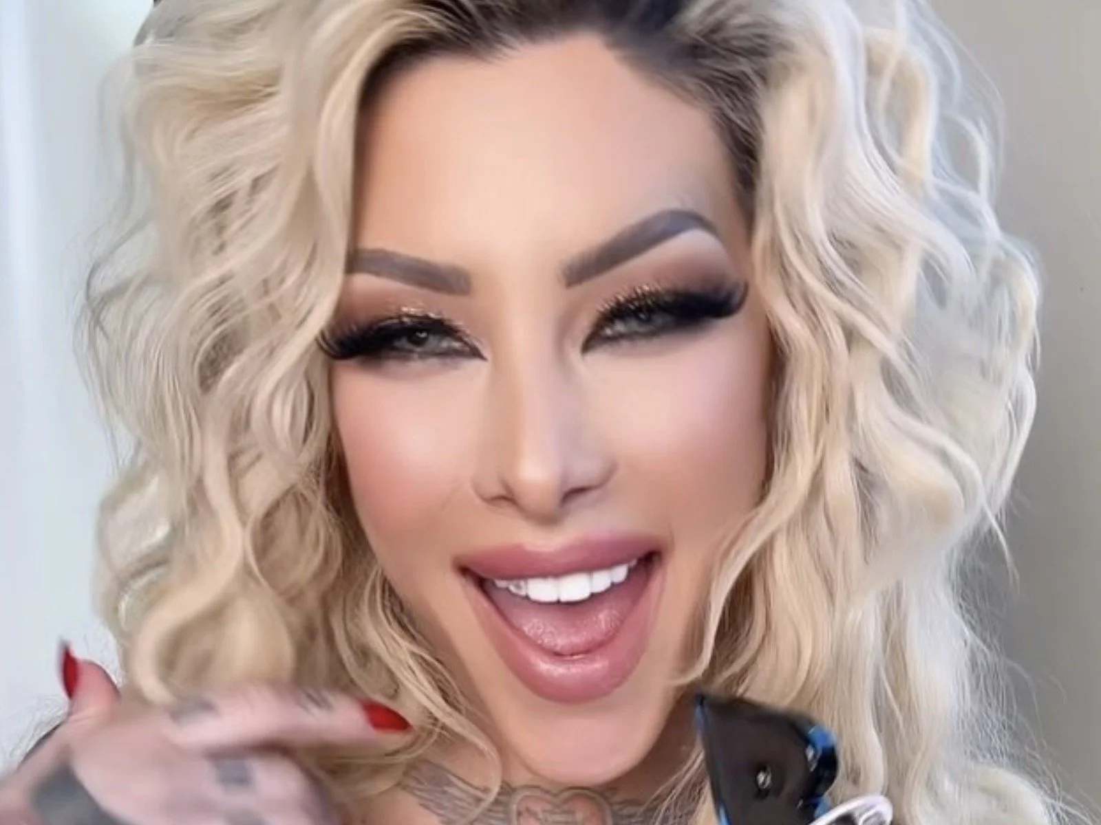 Kitana Montana The mind blowing blonde is serving up work with new