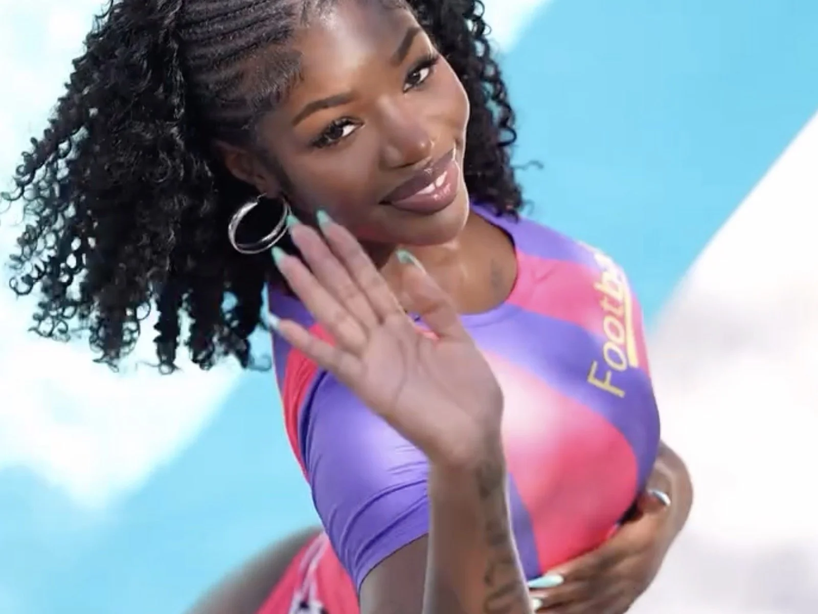 May Hashira: It’s the smile and beauty glowing right here — Adult The