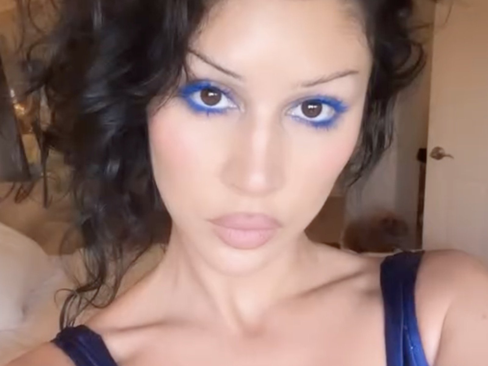 Queenie Sateen: I’m obsessed with the matching blue flex my crush is