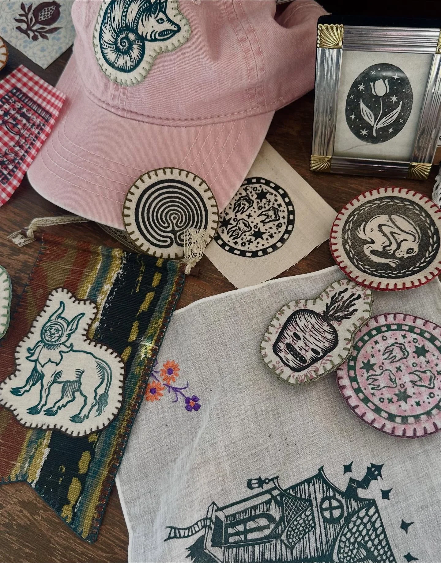 Busy busy weekend alert! 

I wanted to show y&rsquo;all just a very small smattering of what you&rsquo;ll find at my booth if you come through the @hyphae_community Art Supply Swap &amp; Pop-Up Market tomorrow (Saturday 10/18) from 2pm to 5pm or swin