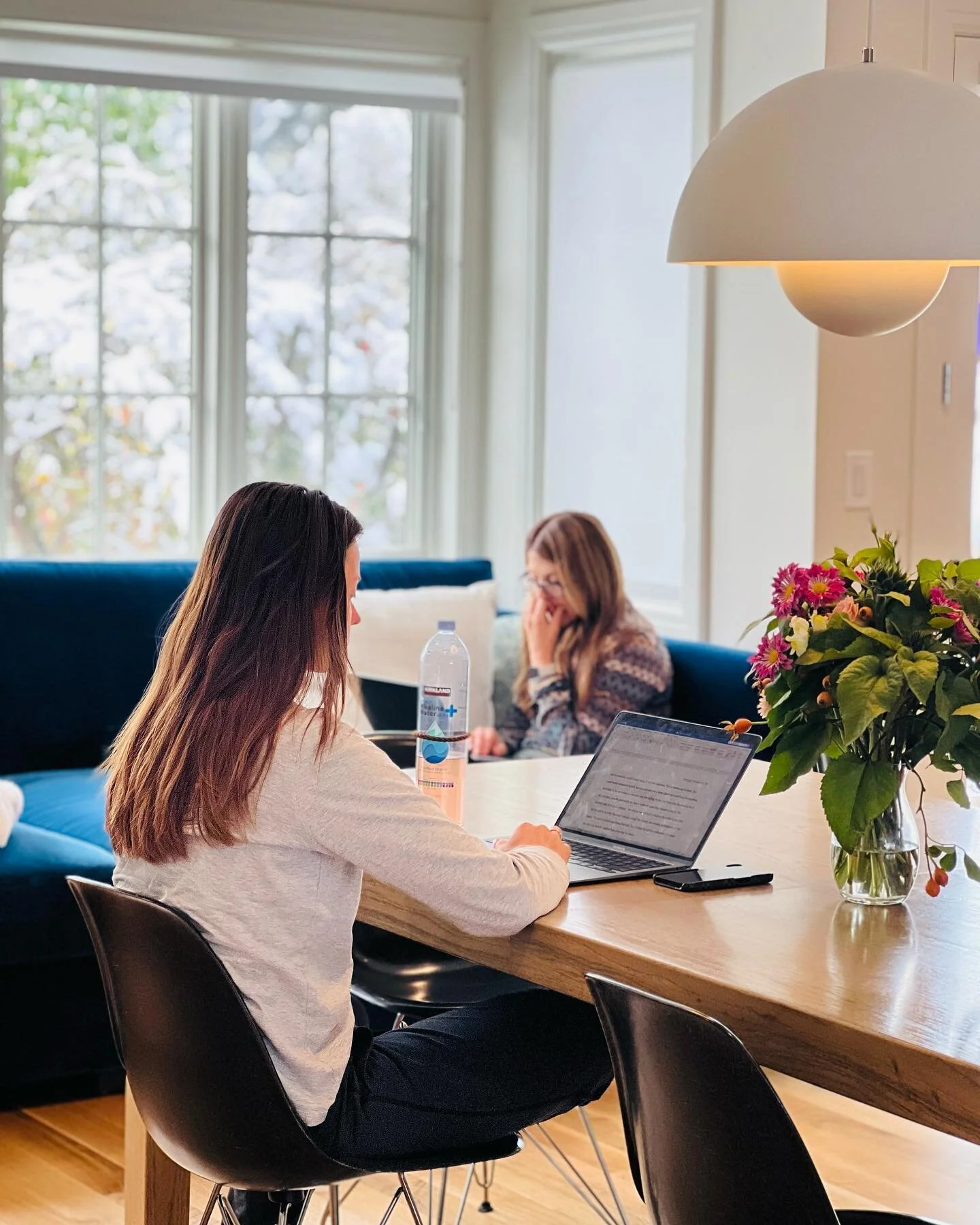 Beautiful authors writing beautiful words. @marybeesleywriter @krischandlerstories