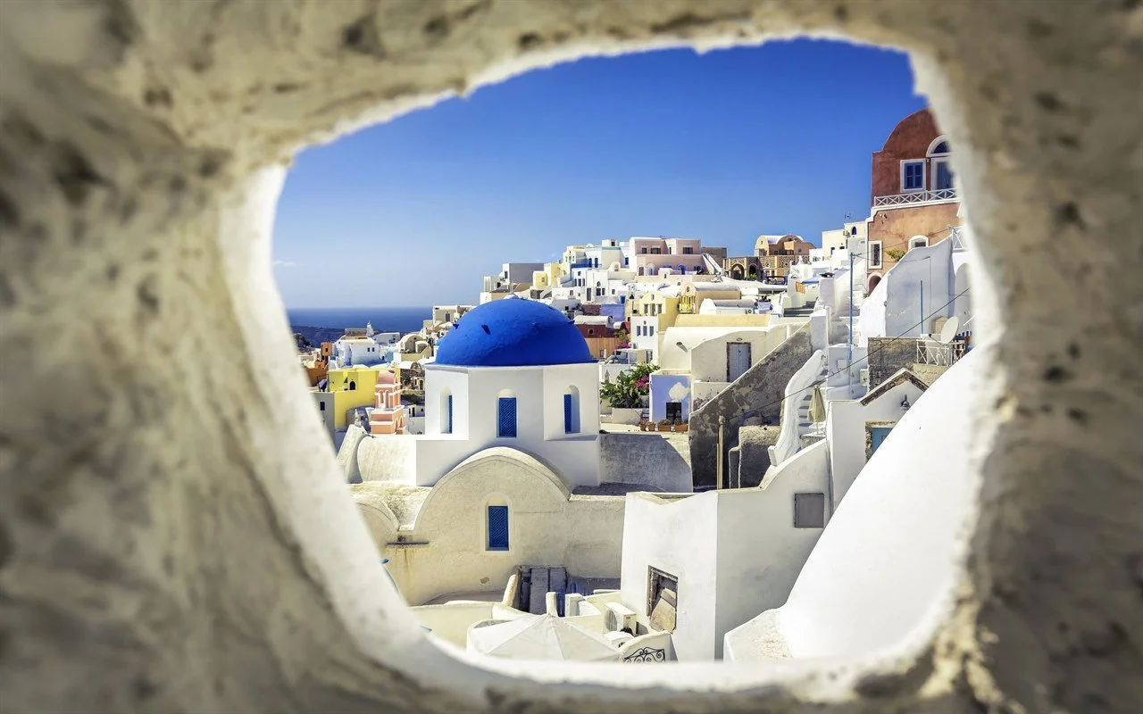 Santorini Honeymoon: Where to Stay and What to Do