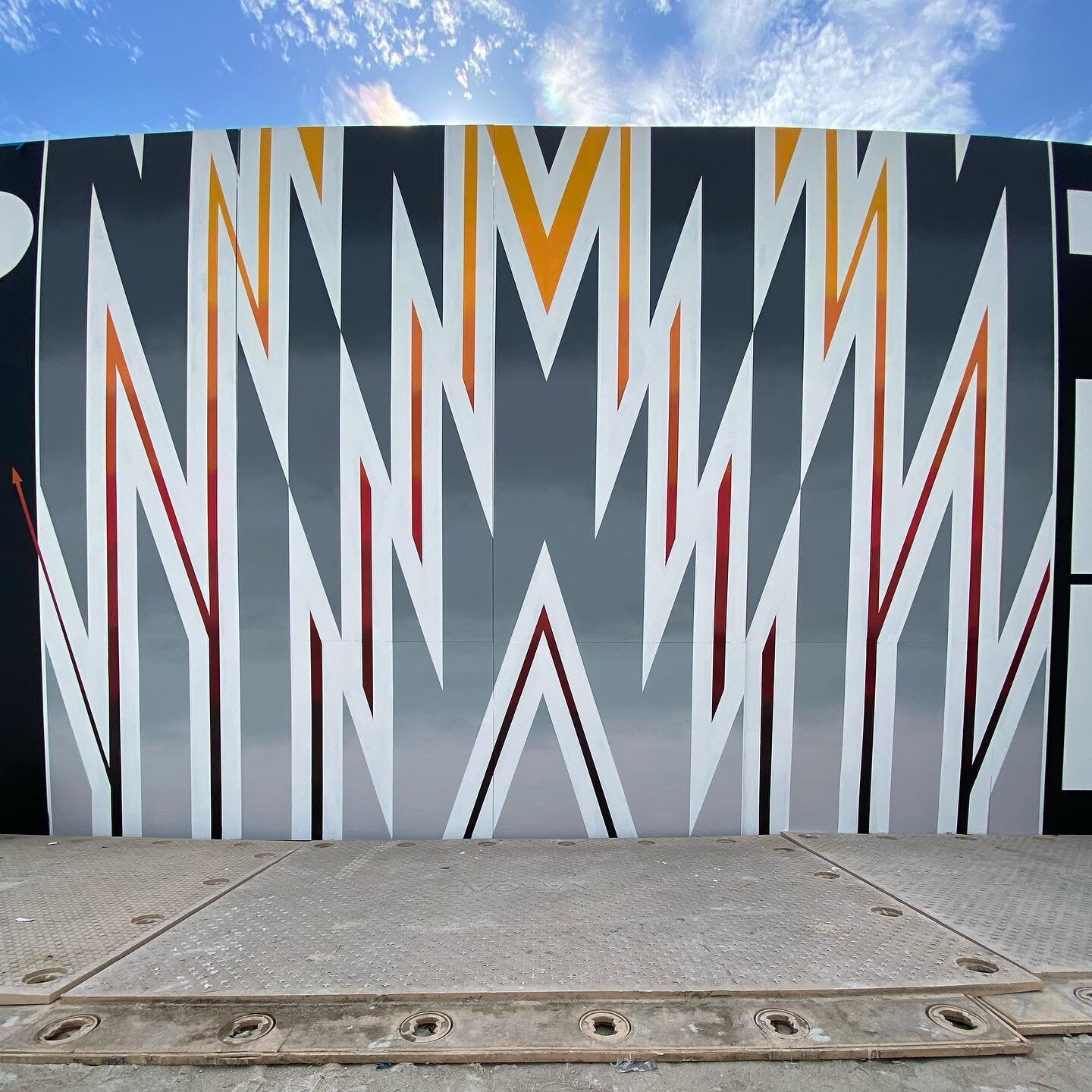 Was given the amazing opportunity to paint right on the Miami beach, along side some great artists this weekend for @scopeartshow. Thanks @thelostobject @droos86 and @straatmuseum for believing in me and supporting me as an artist.