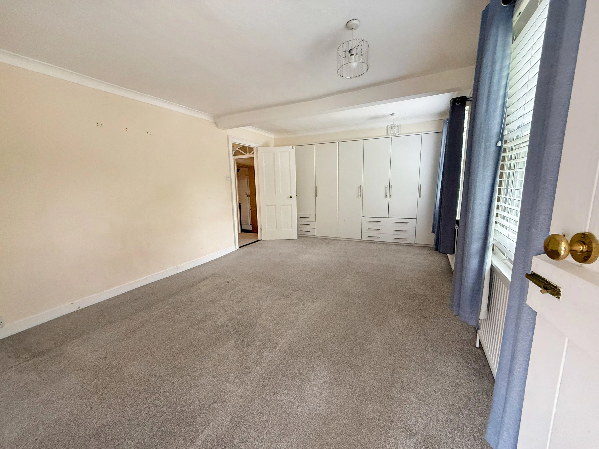 Bedroom 1.jpg